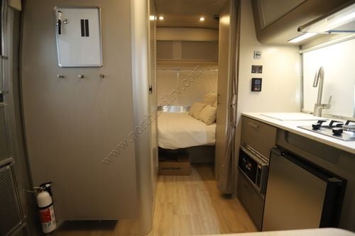 2025 Airstream Caravel 16RB