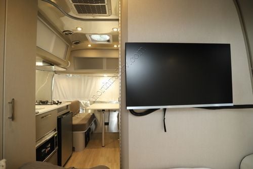 2025 Airstream Caravel 16RB