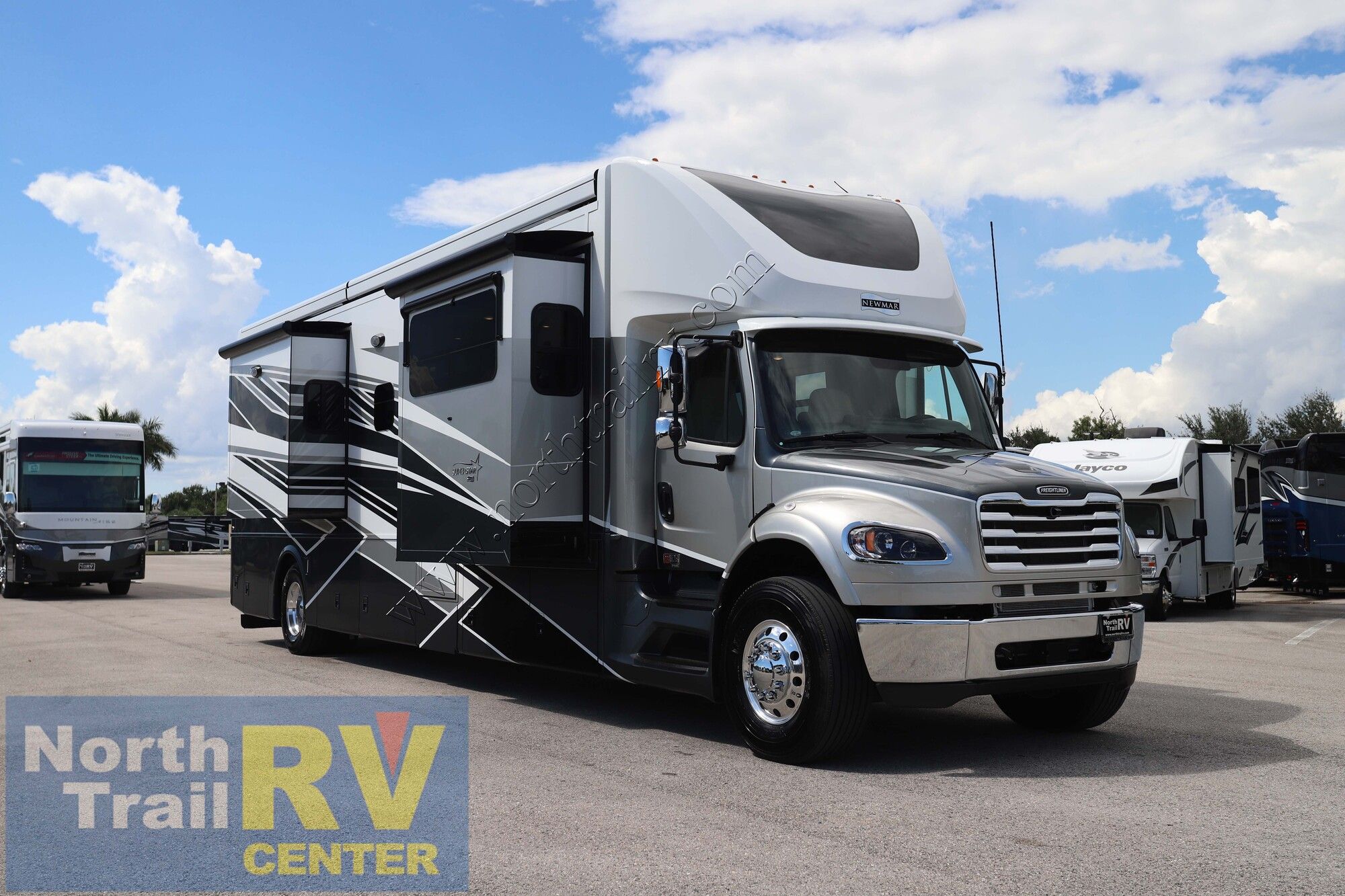 New 2025 Newmar Super Star 4059 Super C  For Sale