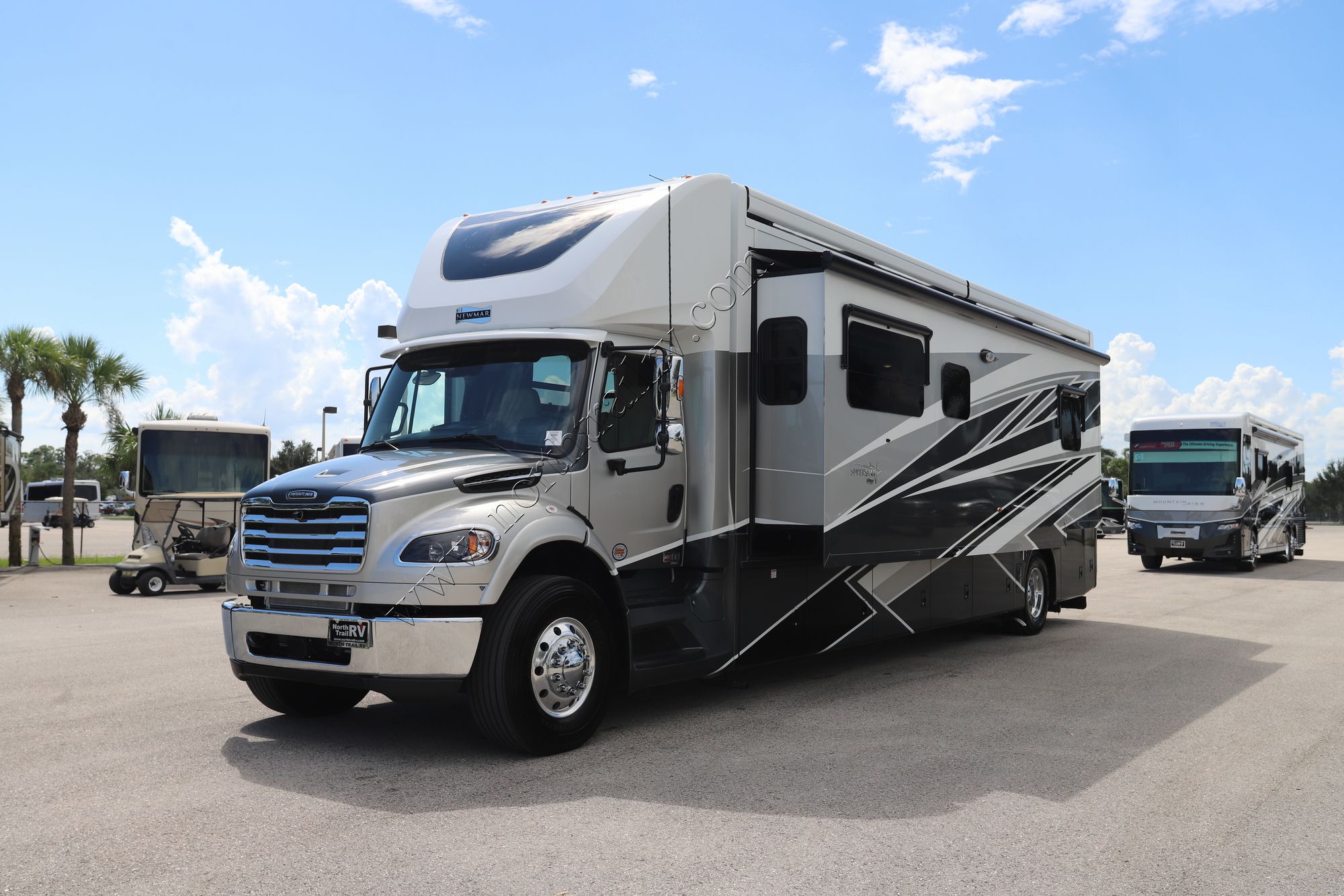 New 2025 Newmar Super Star 4059 Super C  For Sale