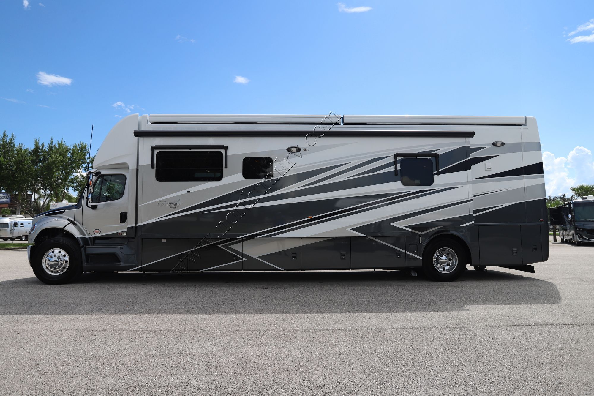 New 2025 Newmar Super Star 4059 Super C  For Sale