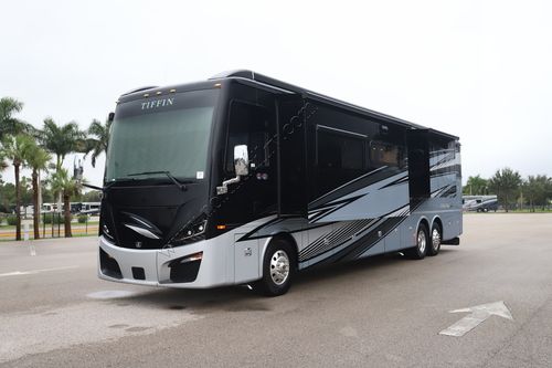 2025 Tiffin Motor Homes Phaeton 44OH