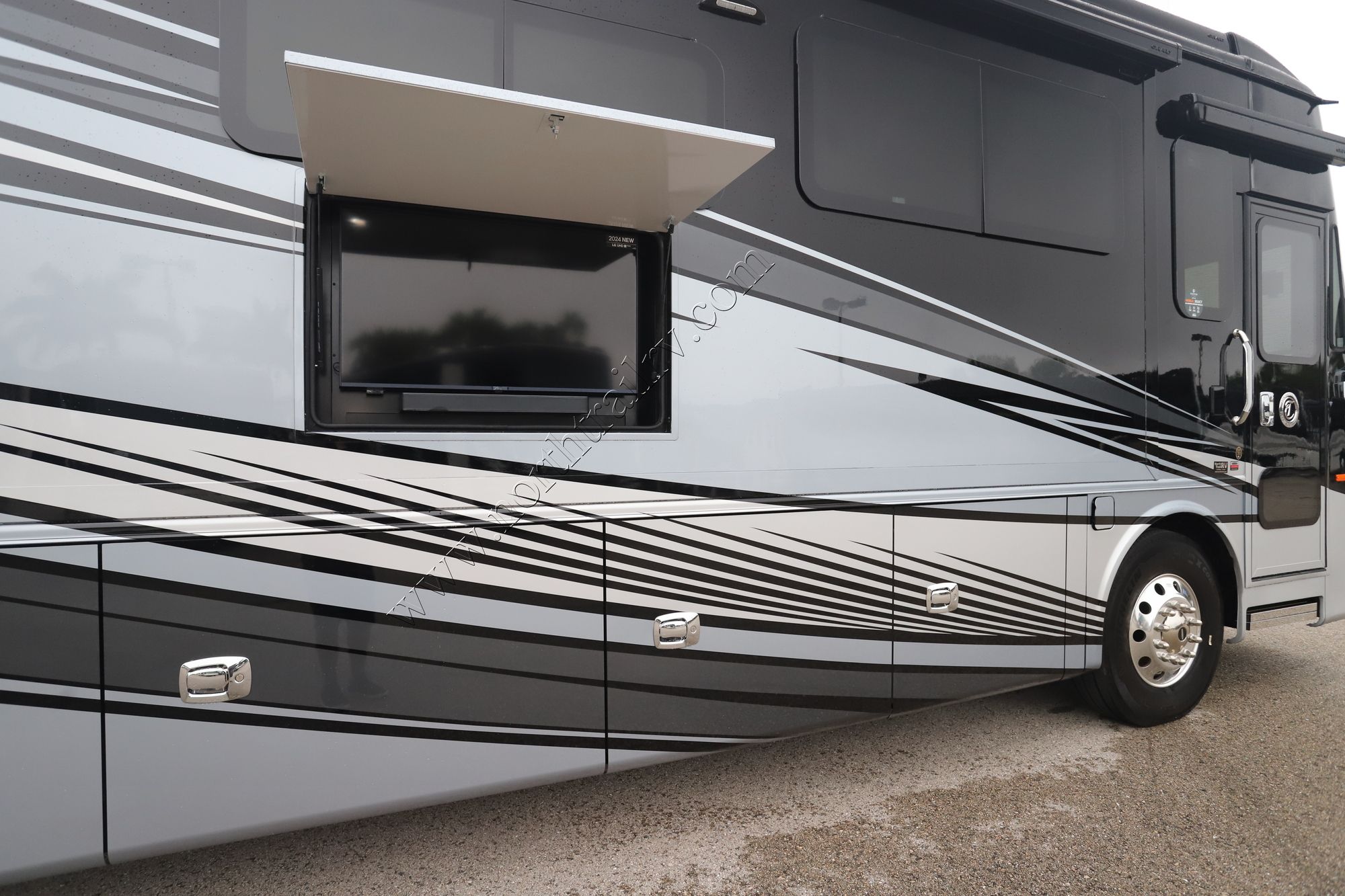 New 2025 Tiffin Motor Homes Phaeton 44OH Class A  For Sale