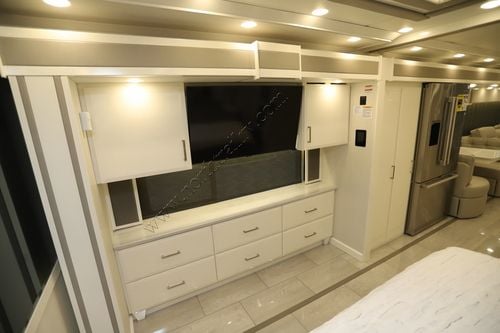2025 Newmar Essex 4569