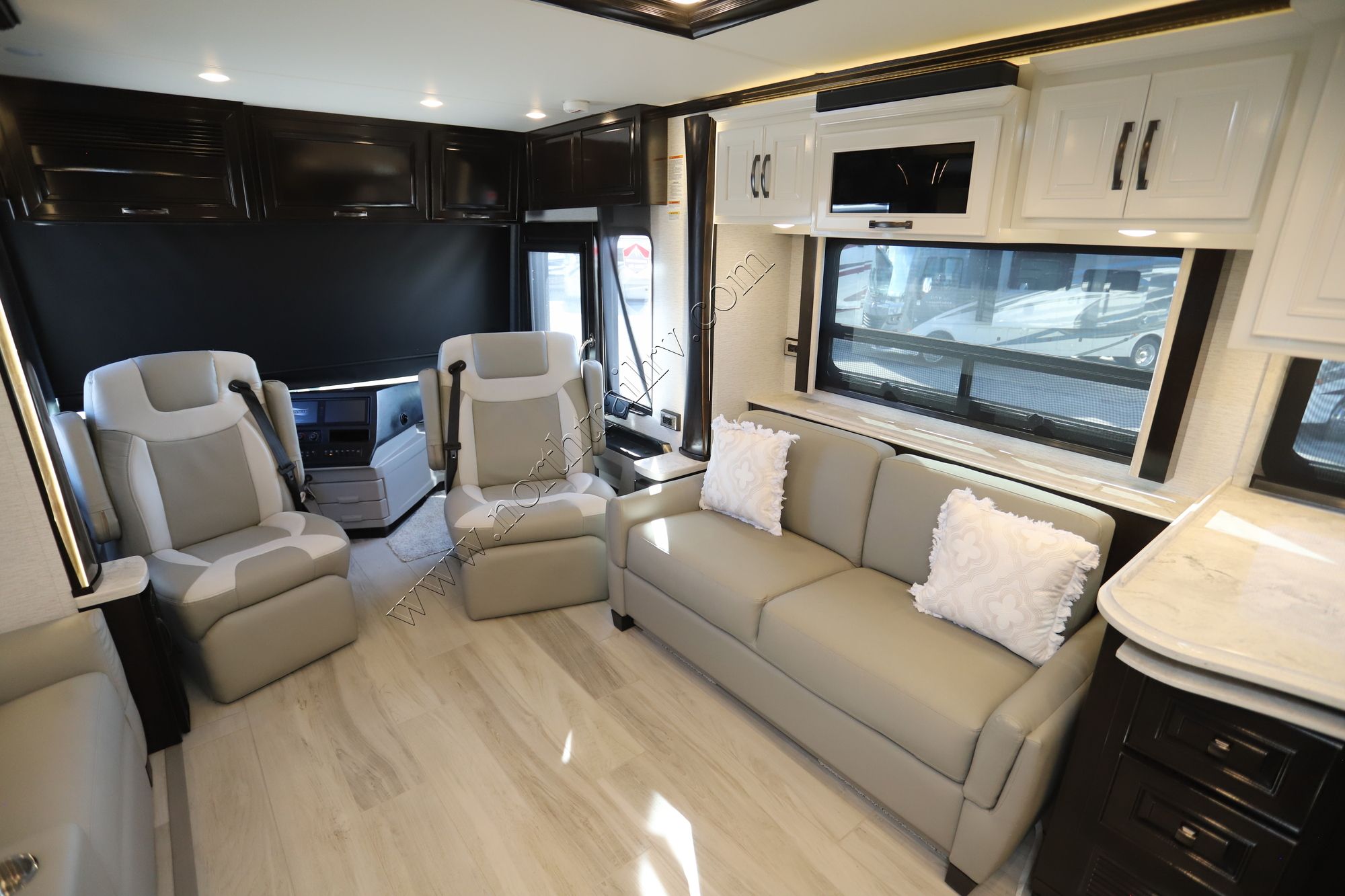 New 2025 Newmar Dutch Star 4325 Class A  For Sale