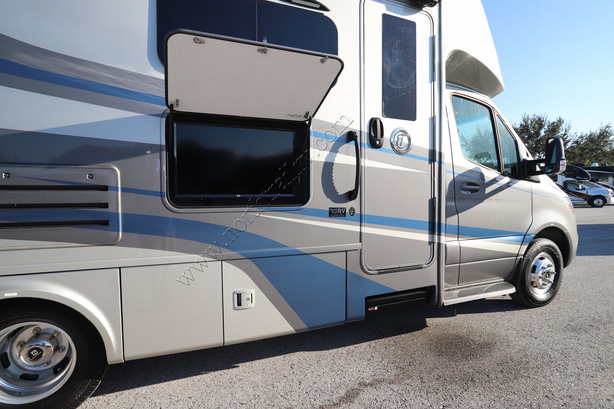 Used 2021 Tiffin Motor Homes Wayfarer 25RW Class C  For Sale