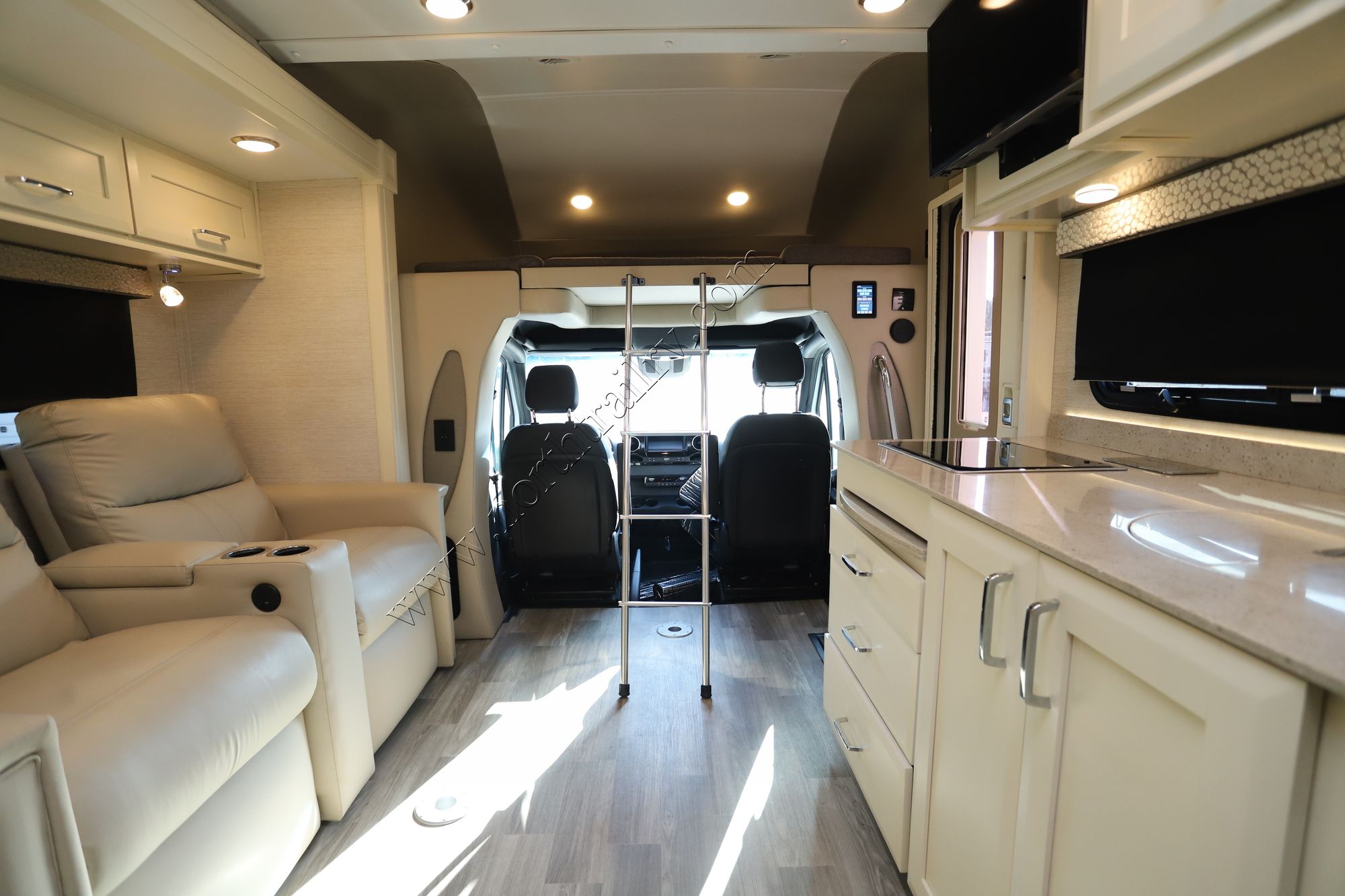 Used 2021 Tiffin Motor Homes Wayfarer 25RW Class C  For Sale