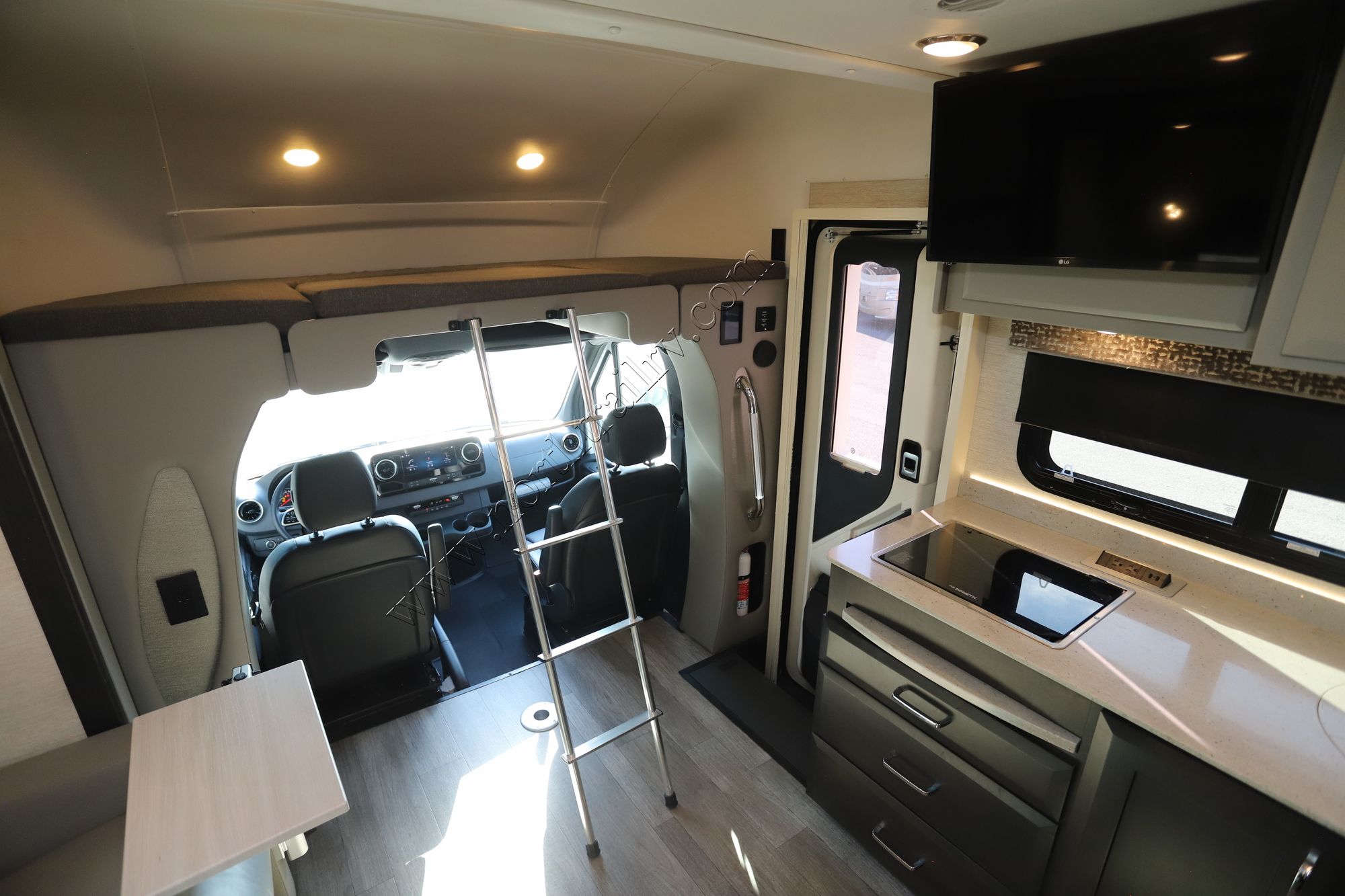 Used 2022 Tiffin Motor Homes Wayfarer 25RW Class C  For Sale