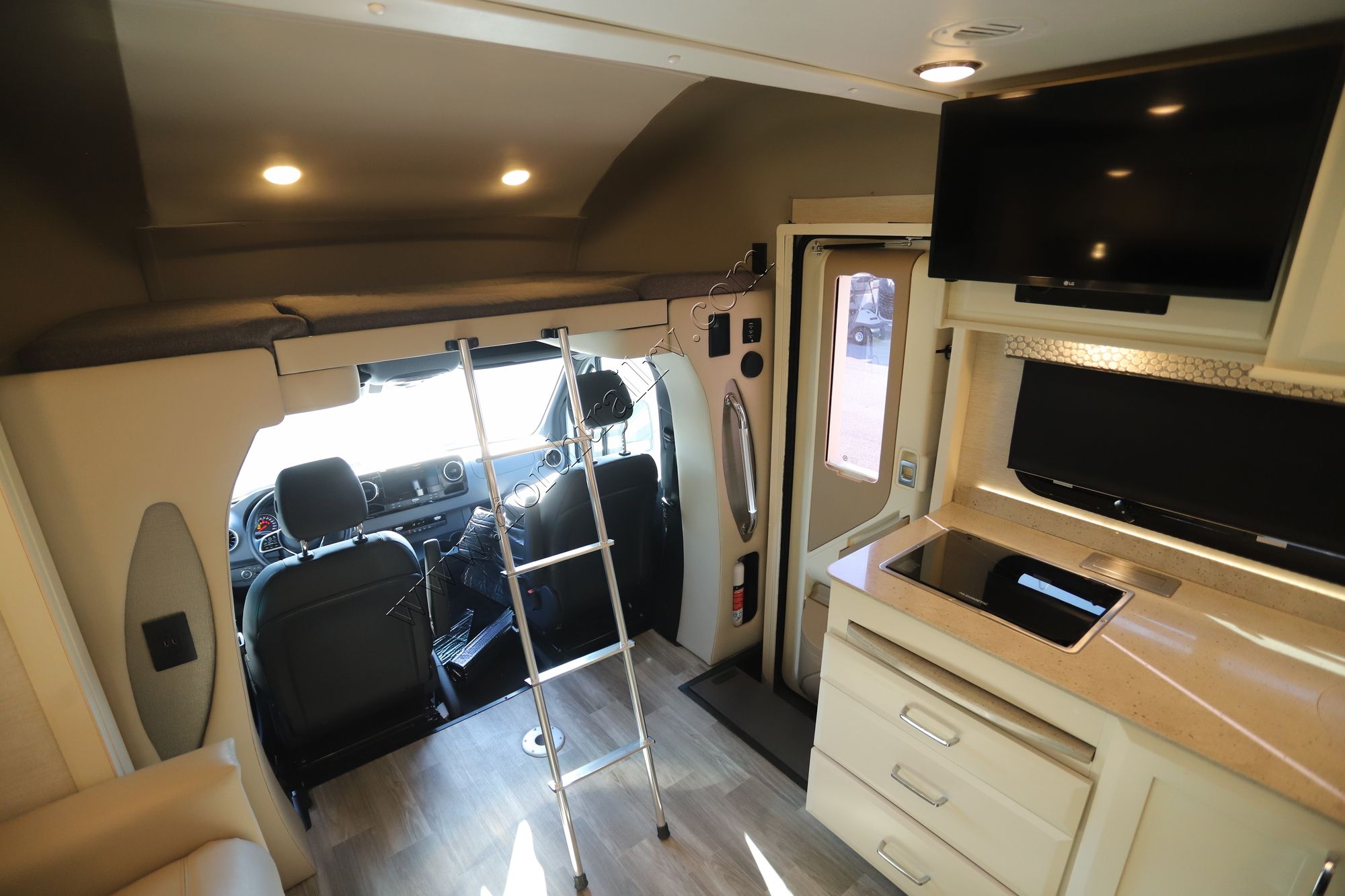 Used 2021 Tiffin Motor Homes Wayfarer 25RW Class C  For Sale