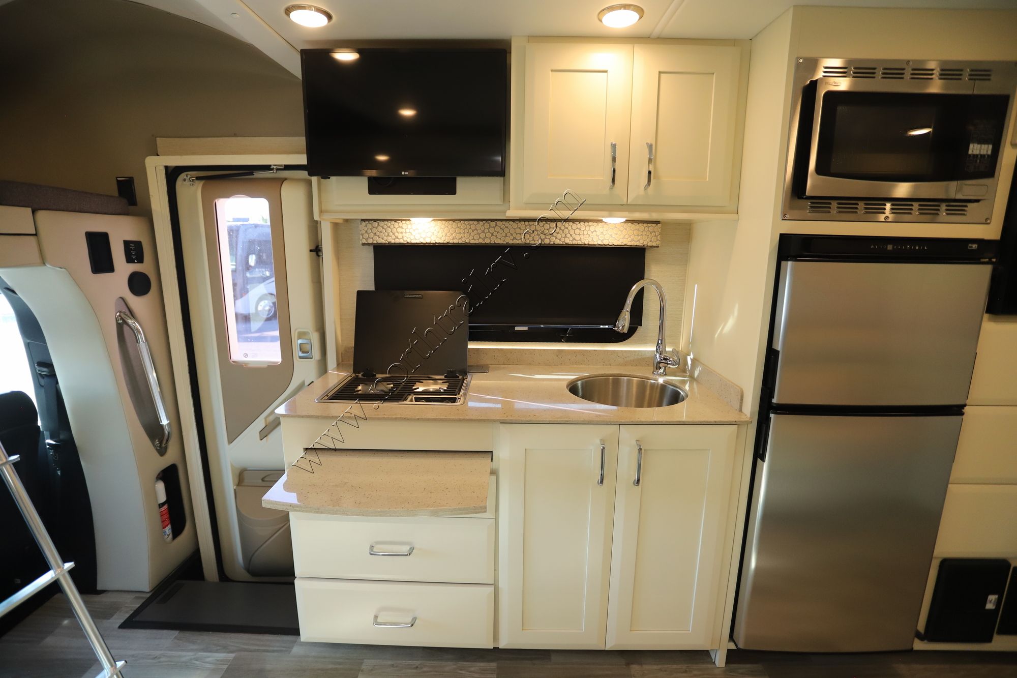 Used 2021 Tiffin Motor Homes Wayfarer 25RW Class C  For Sale