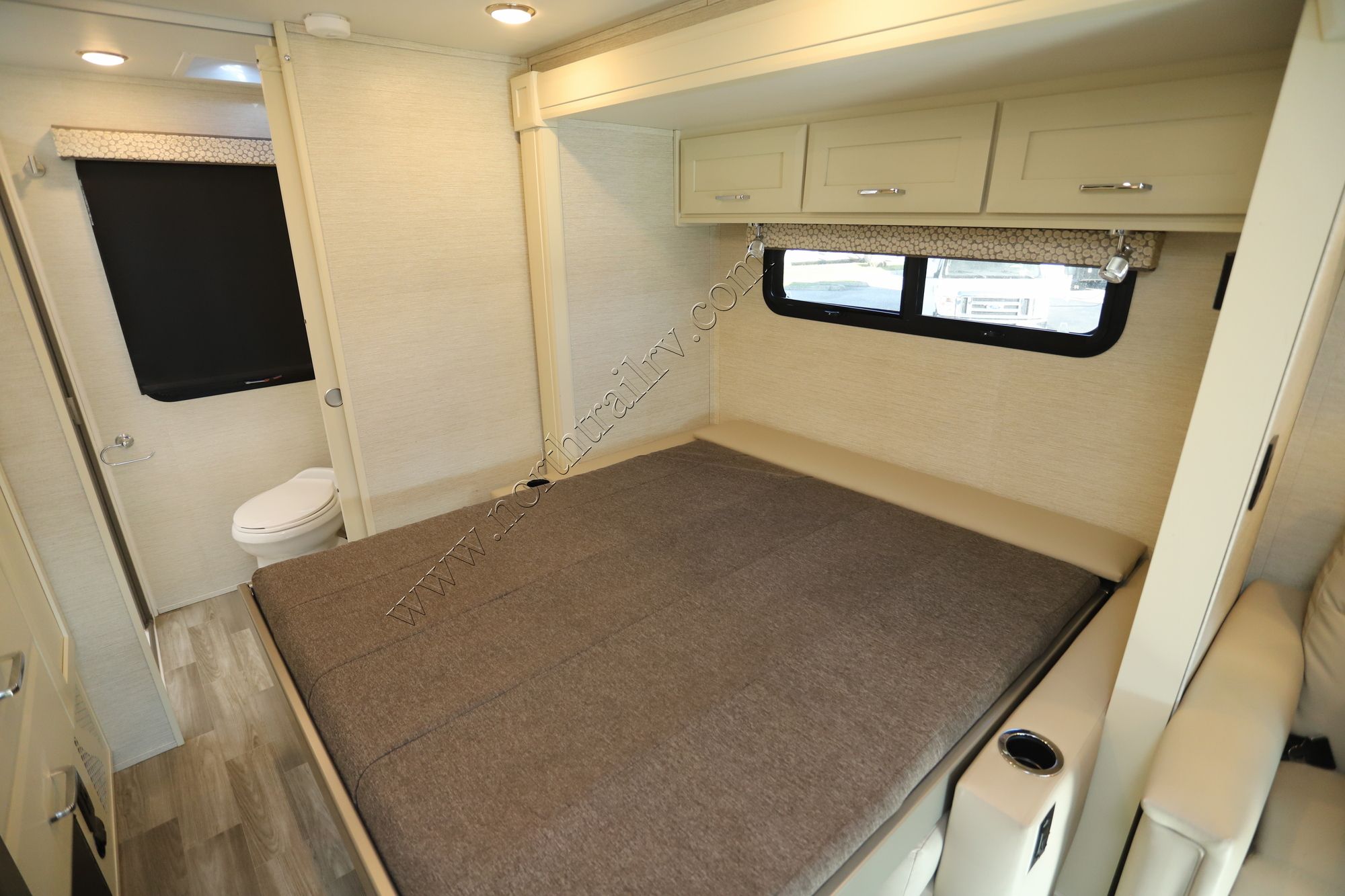 Used 2021 Tiffin Motor Homes Wayfarer 25RW Class C  For Sale