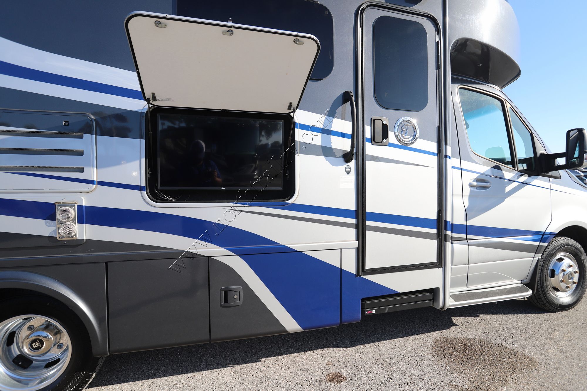 Used 2020 Tiffin Motor Homes Wayfarer 25QW Class C  For Sale