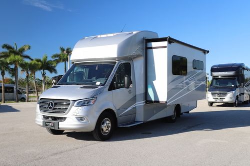 2022 Tiffin Motor Homes Wayfarer 25RW