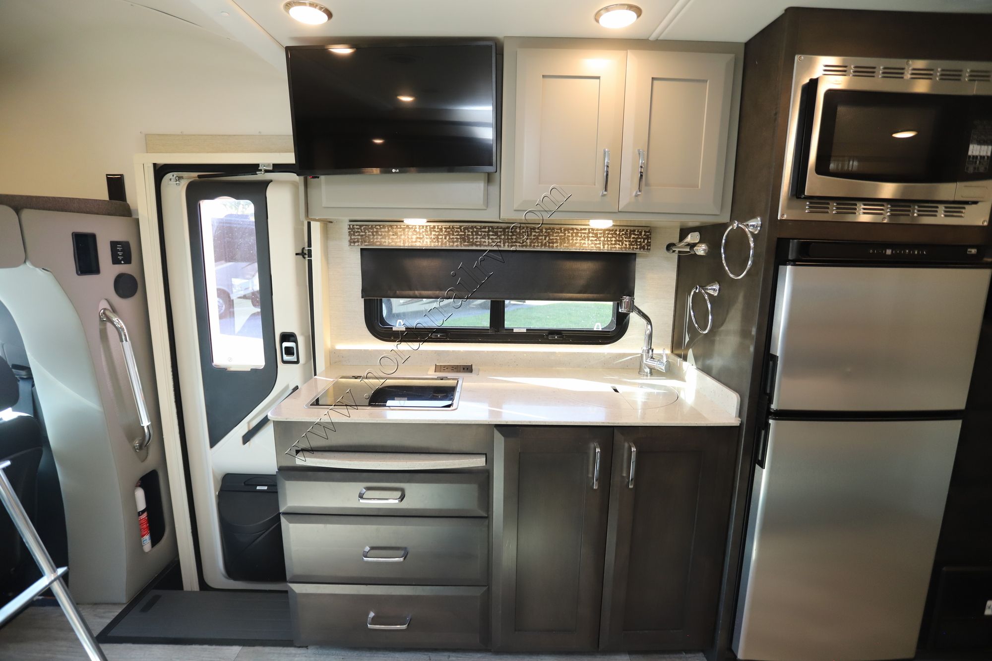 Used 2022 Tiffin Motor Homes Wayfarer 25RW Class C  For Sale