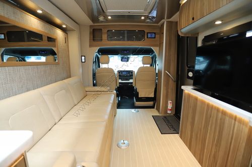 2021 Airstream Atlas Tommy Bahama