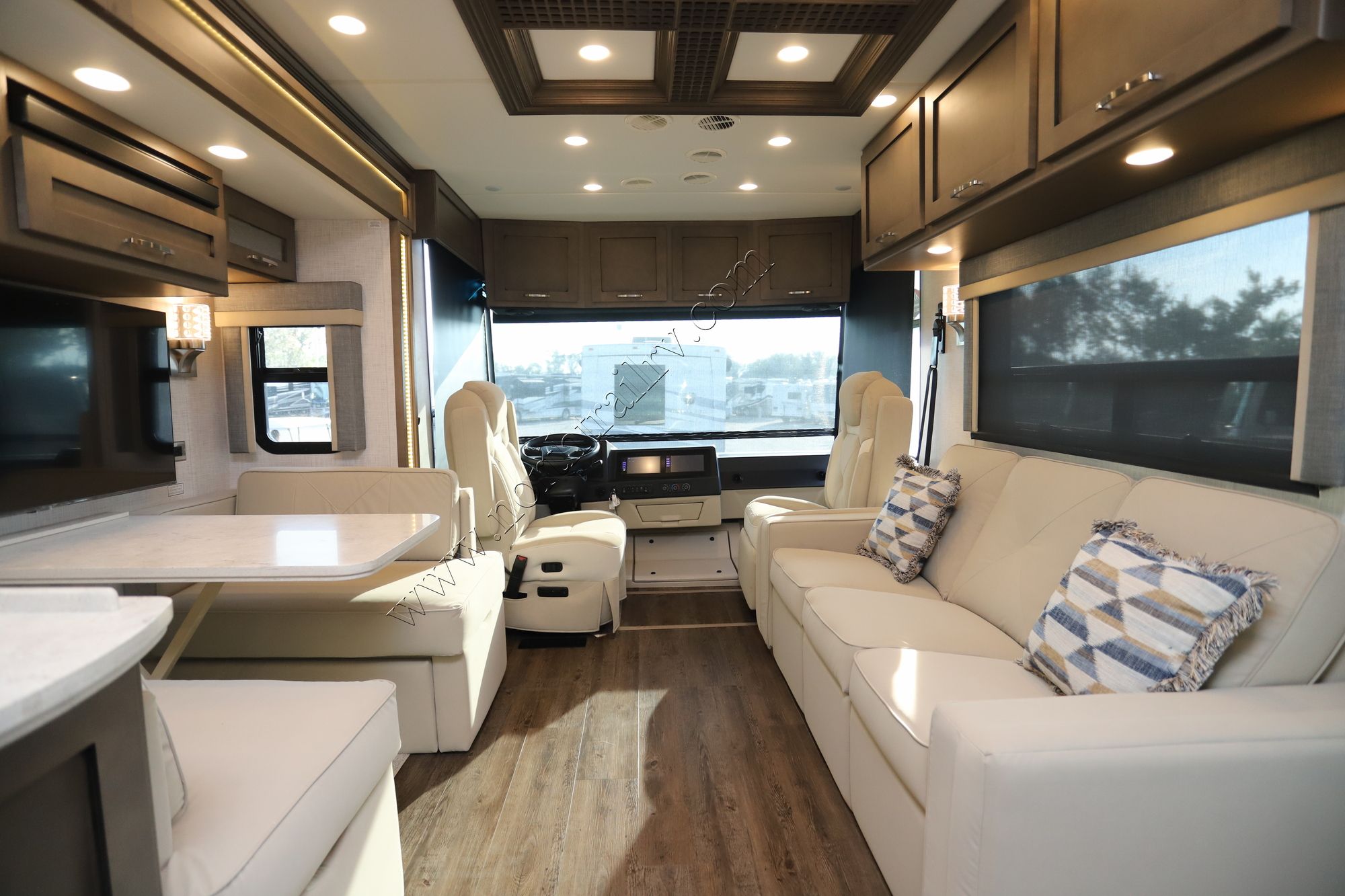 New 2025 Newmar Canyon Star 3947 Class A  For Sale