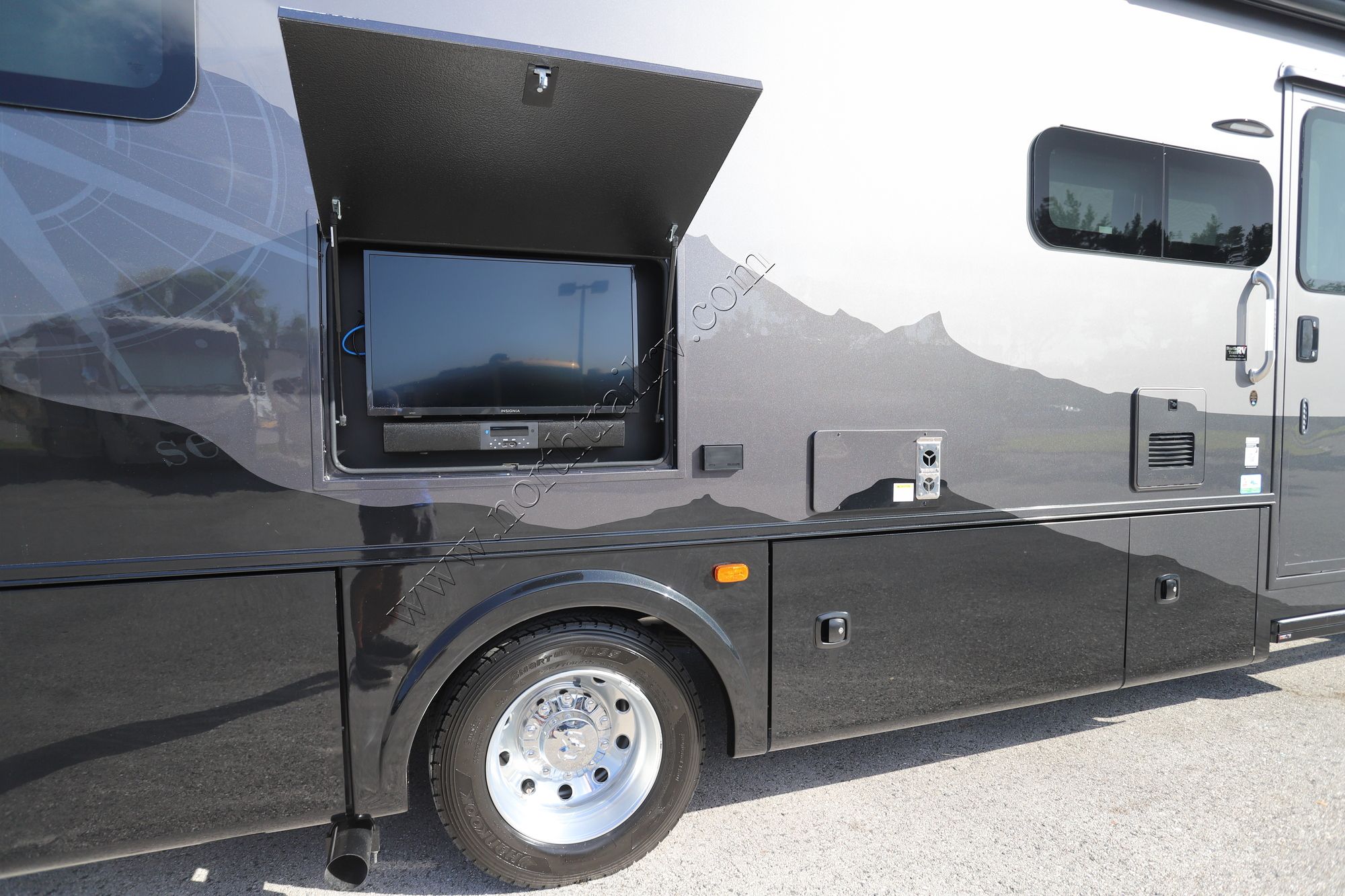 New 2025 Dynamax Isata 5 30FW Super C  For Sale