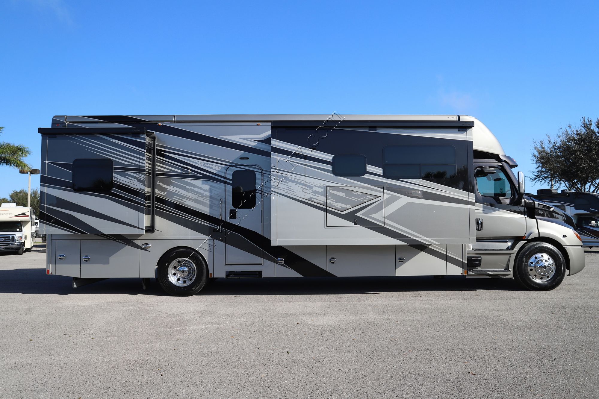 New 2025 Renegade Rv Explorer 38EMB Super C  For Sale