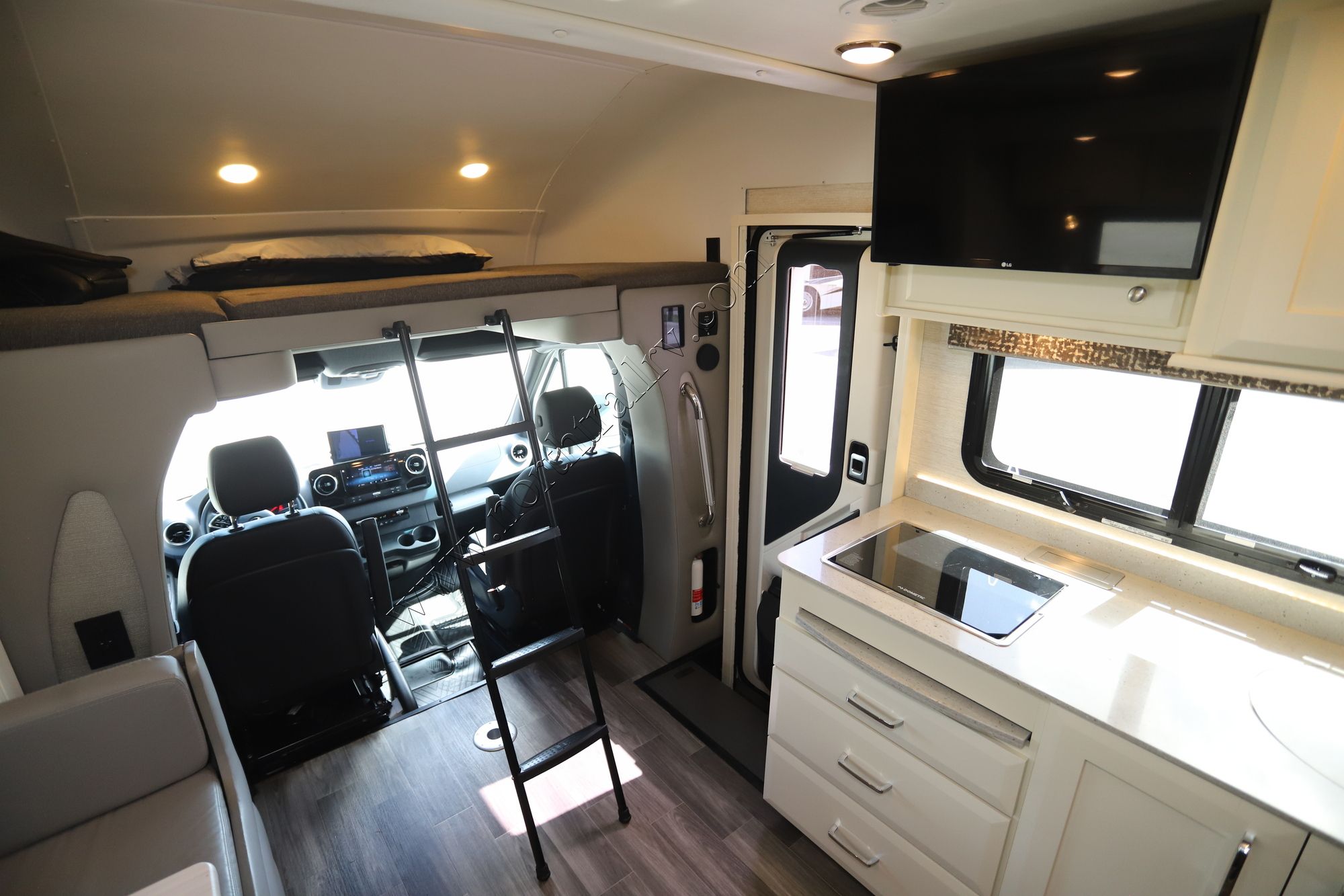 Used 2022 Tiffin Motor Homes Wayfarer 25RW Class C  For Sale