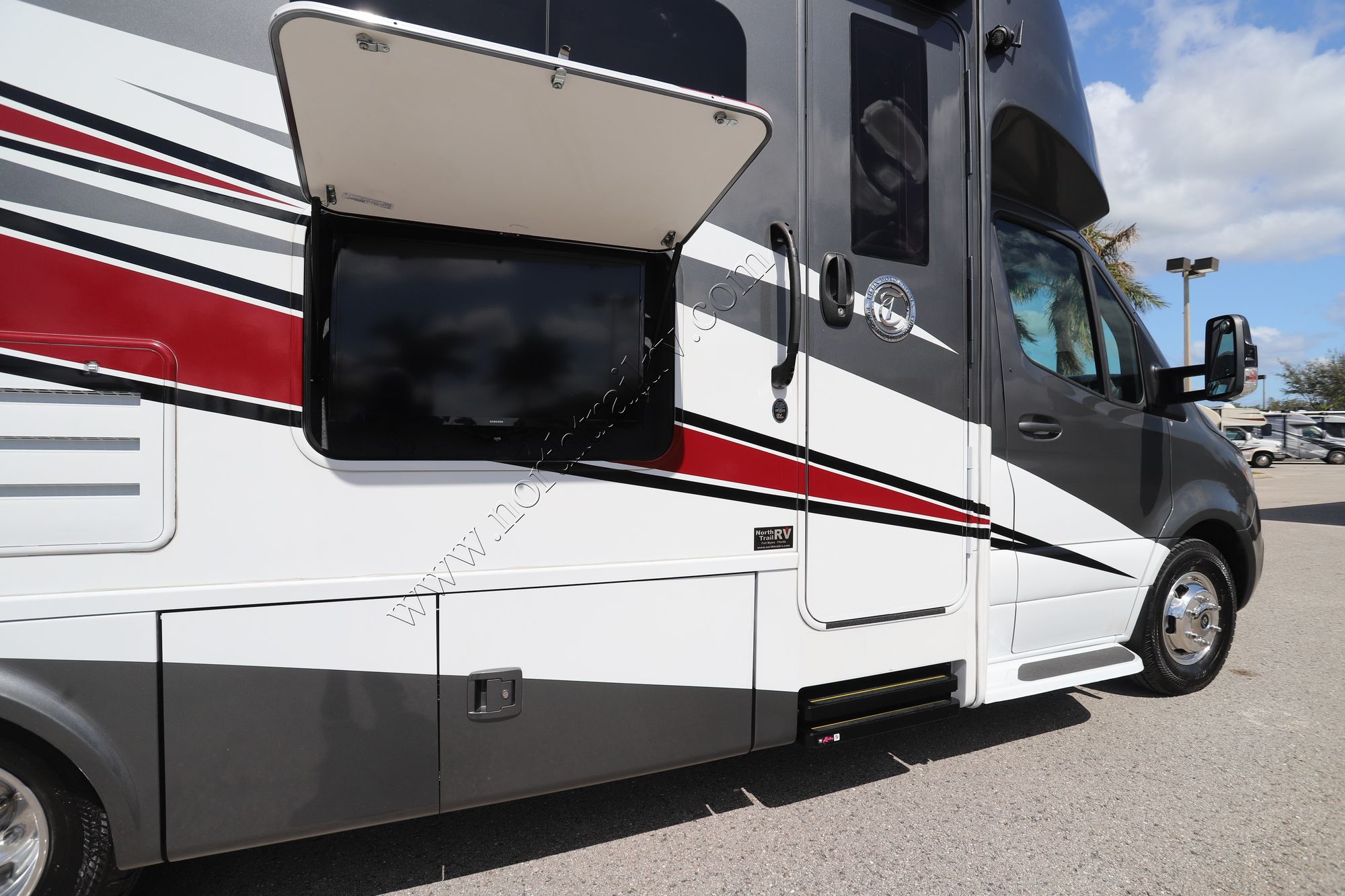 Used 2022 Tiffin Motor Homes Wayfarer 25RW Class C  For Sale