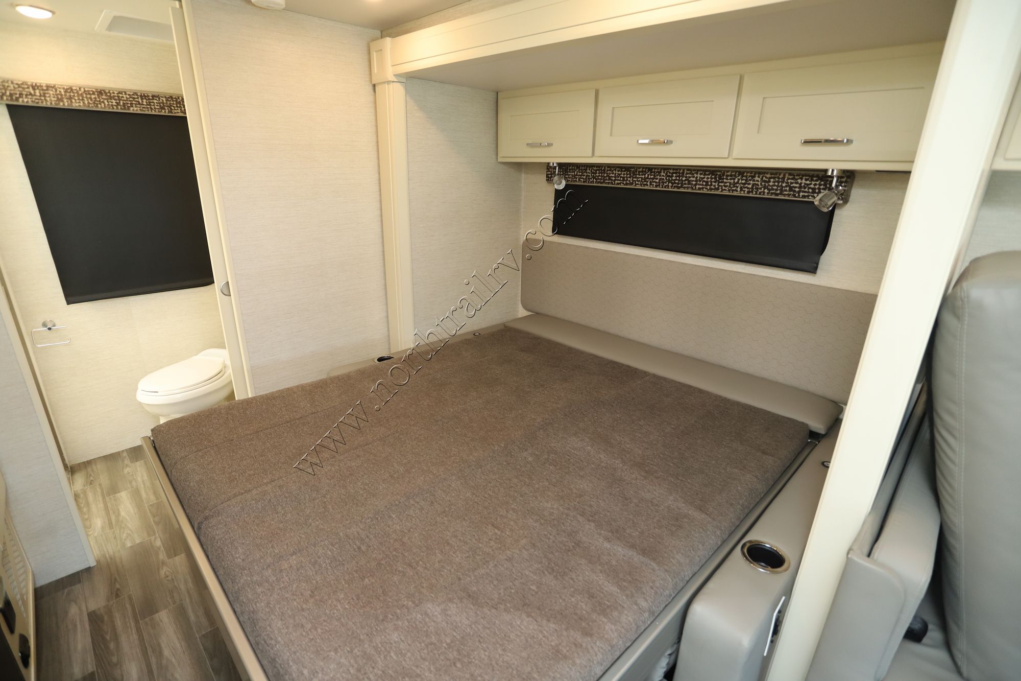 Used 2022 Tiffin Motor Homes Wayfarer 25RW Class C  For Sale