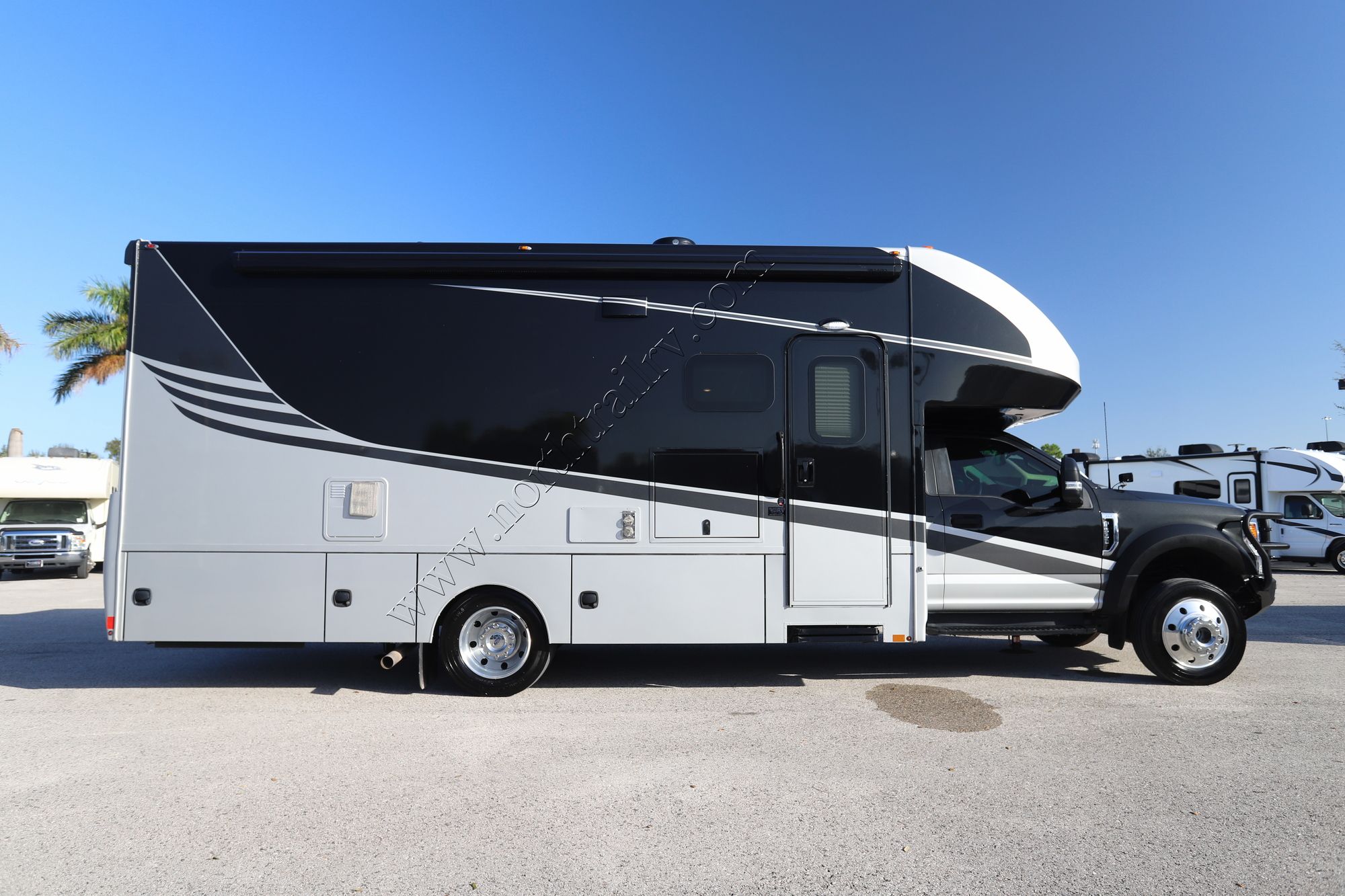 Used 2022 Renegade Rv Vera Cruz 30VRN Super C  For Sale