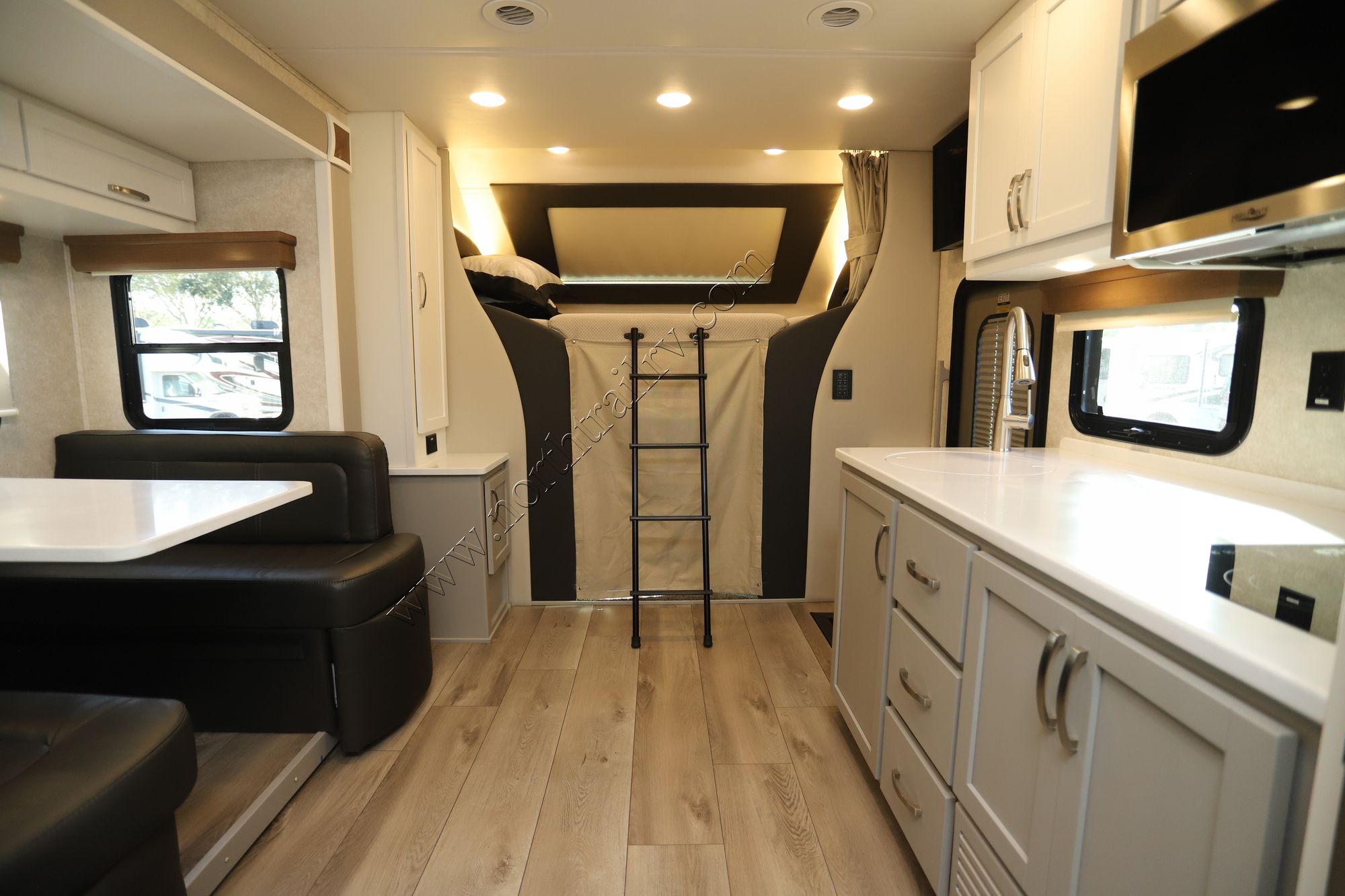 Used 2022 Renegade Rv Vera Cruz 30VRN Super C  For Sale