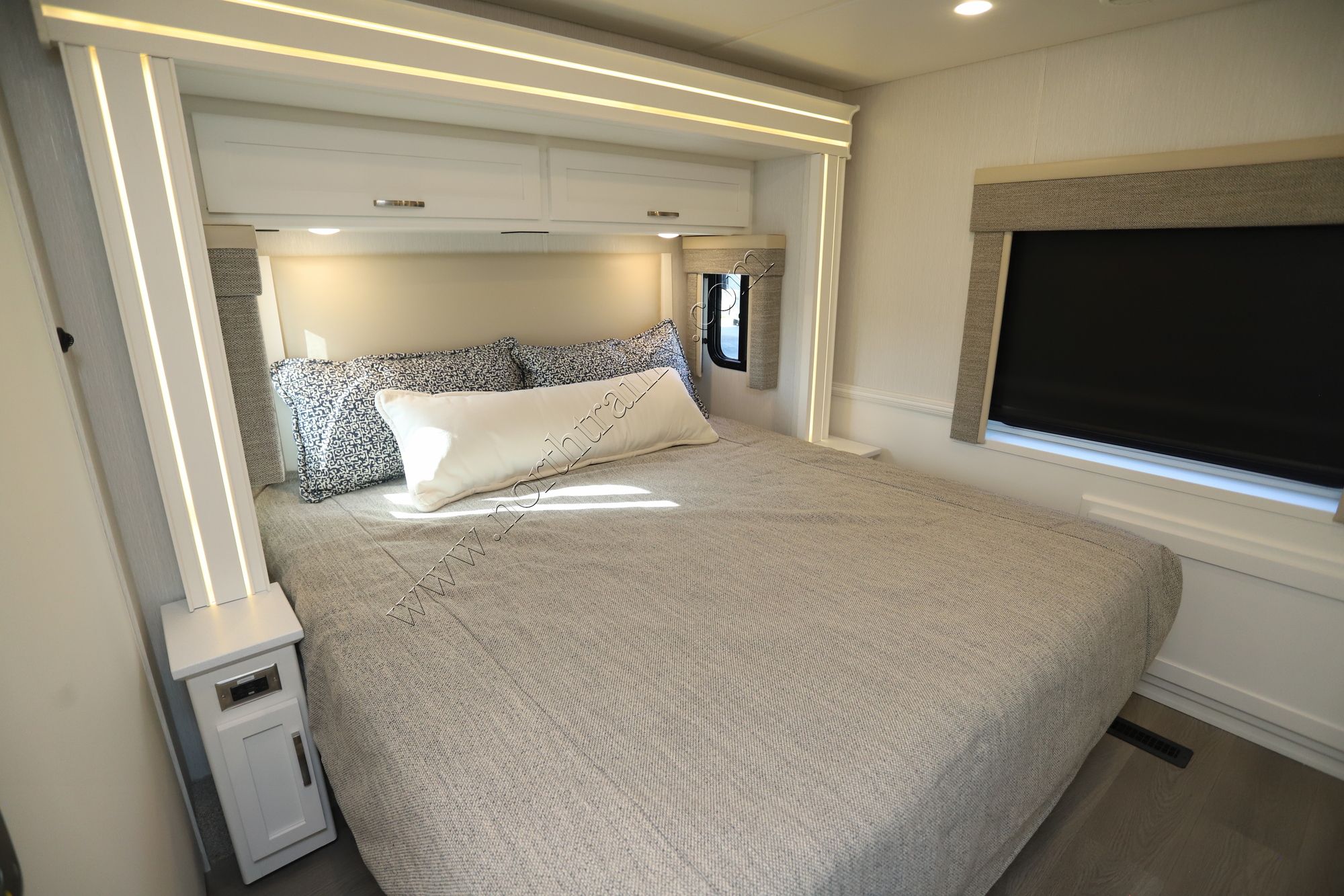 New 2025 Newmar Bay Star Sport 3016 Class A  For Sale