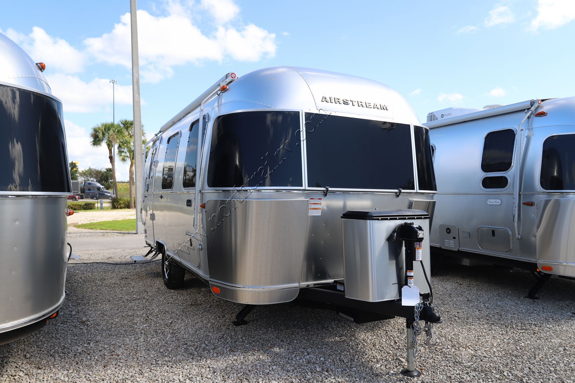 New 2025 Airstream Caravel 22FB Travel Trailer  For Sale