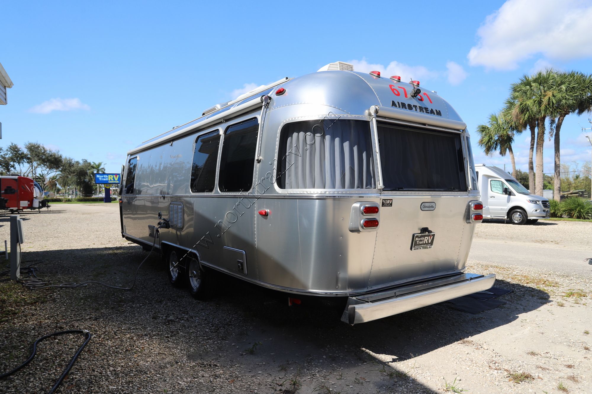 Used 2019 Airstream Globetrotter 27FBQ Travel Trailer  For Sale