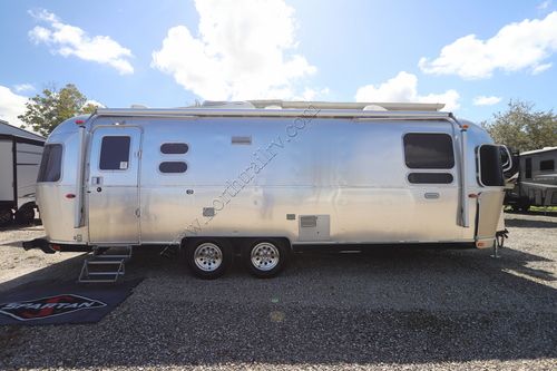 2019 Airstream Globetrotter 27FBQ Travel Trailer