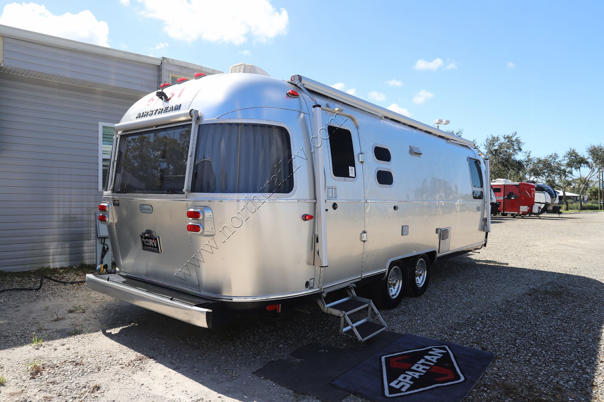 Used 2019 Airstream Globetrotter 27FBQ Travel Trailer  For Sale