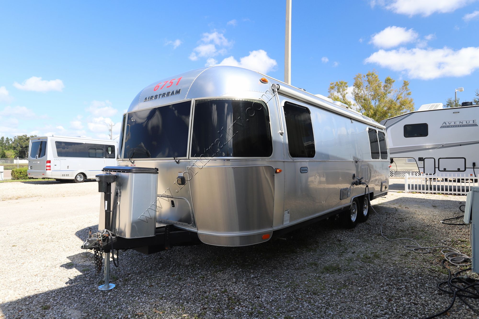 Used 2019 Airstream Globetrotter 27FBQ Travel Trailer  For Sale