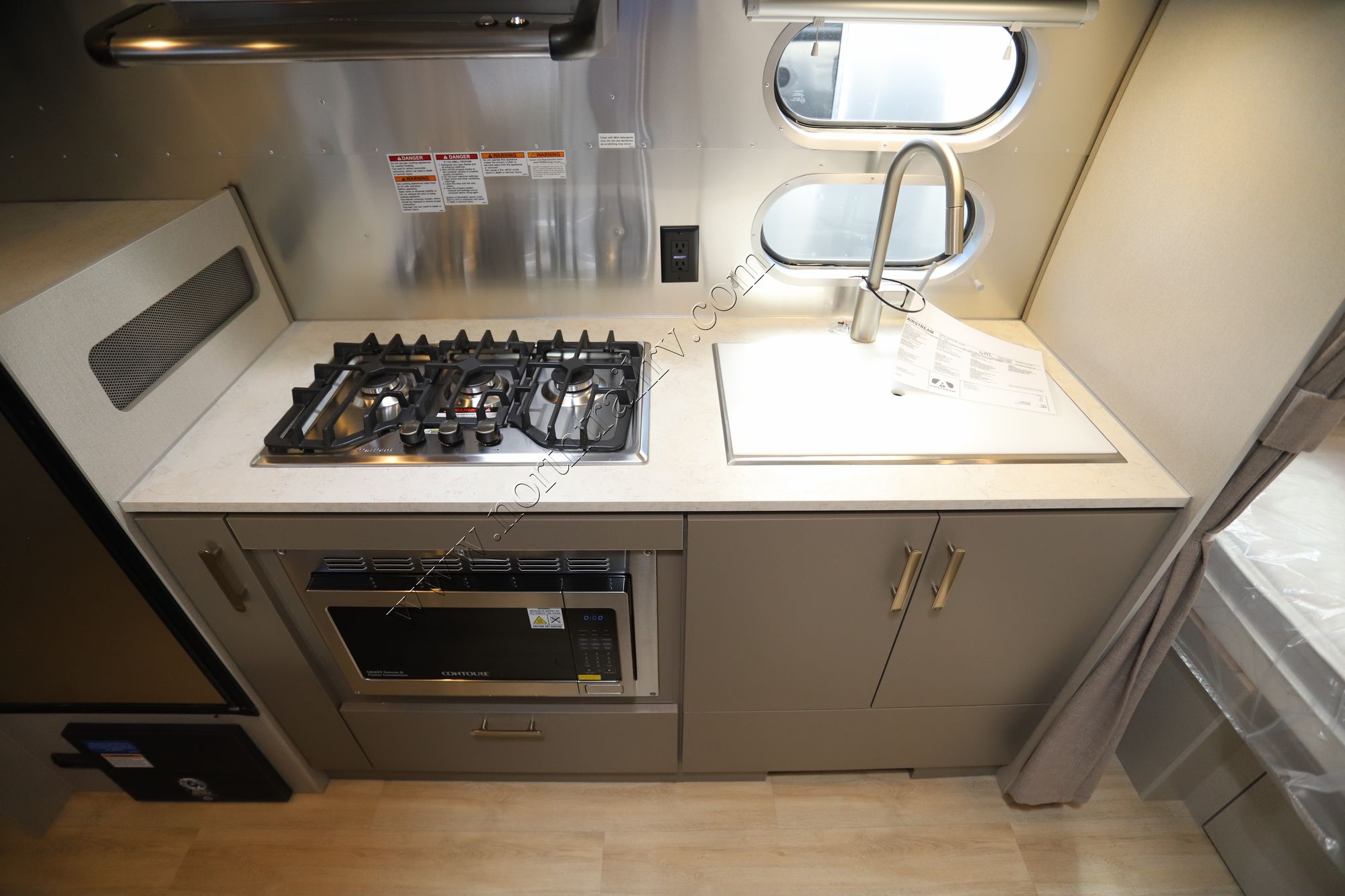 New 2025 Airstream Caravel 22FB Travel Trailer  For Sale