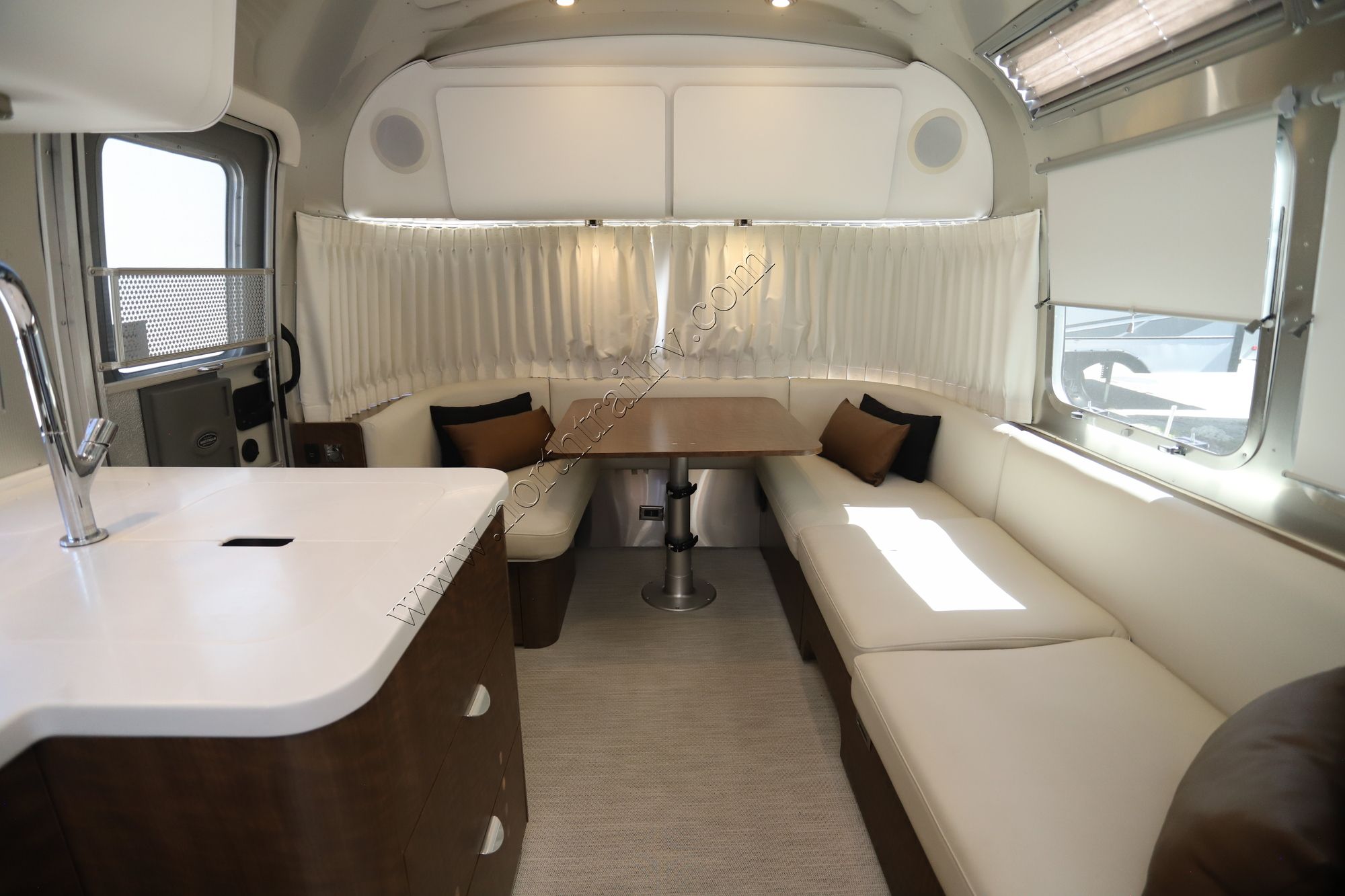 Used 2019 Airstream Globetrotter 27FBQ Travel Trailer  For Sale