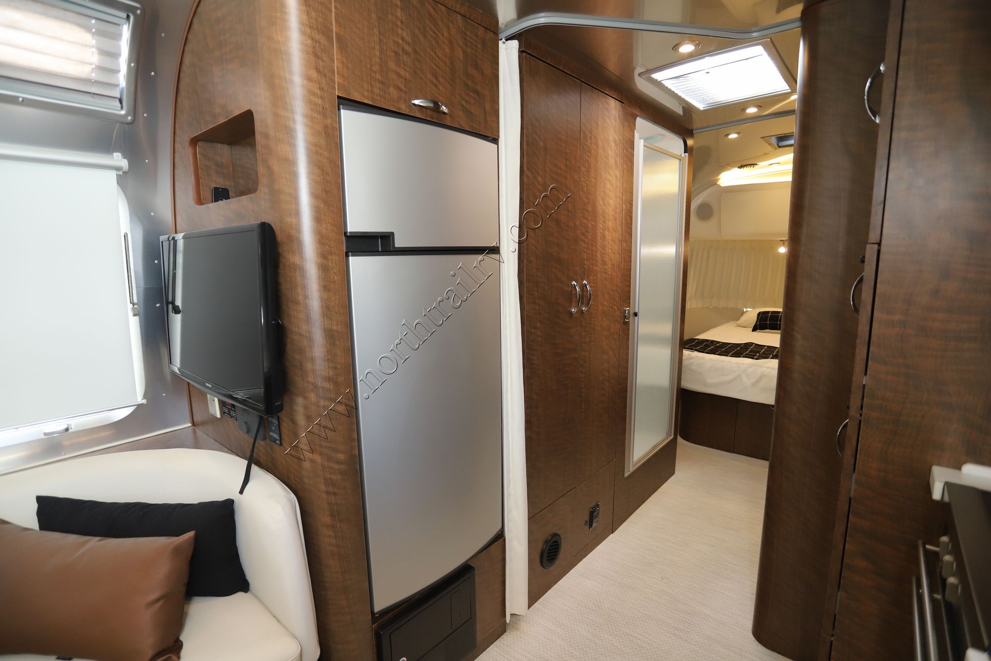 Used 2019 Airstream Globetrotter 27FBQ Travel Trailer  For Sale