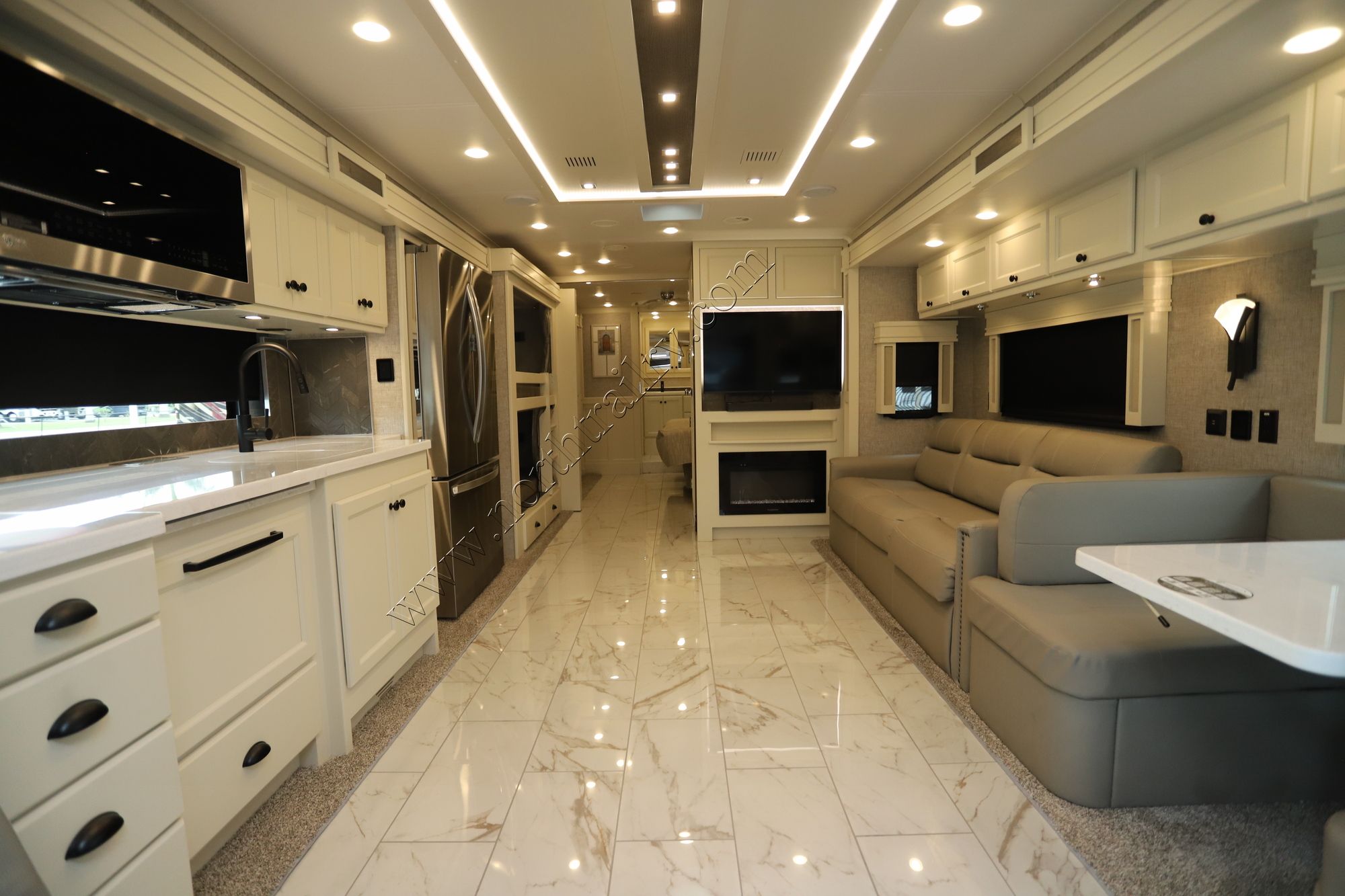 New 2025 Tiffin Motor Homes Allegro Red 38KA Class A  For Sale