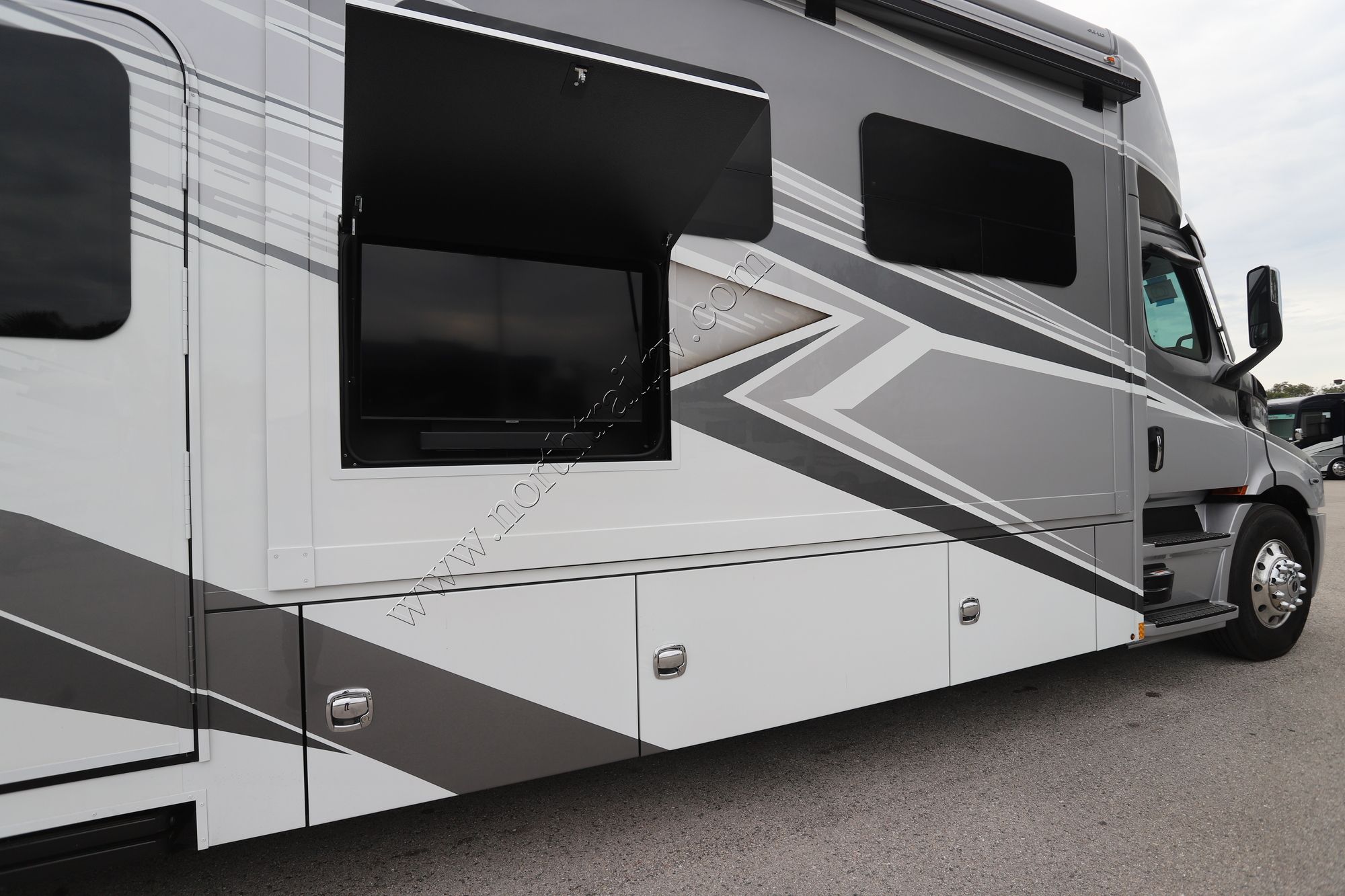 New 2025 Renegade Rv Explorer 40ERB Super C  For Sale