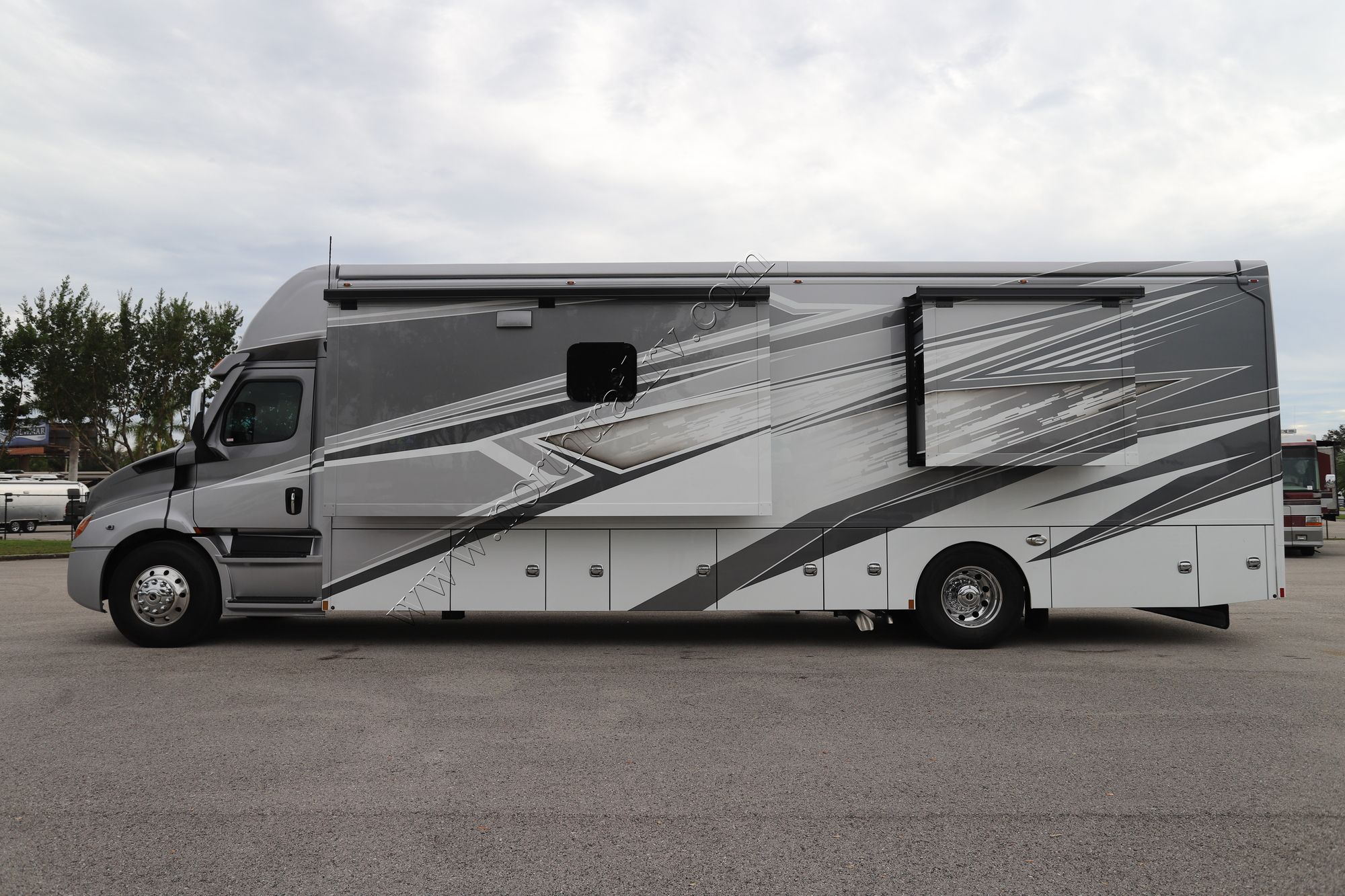 New 2025 Renegade Rv Explorer 40ERB Super C  For Sale