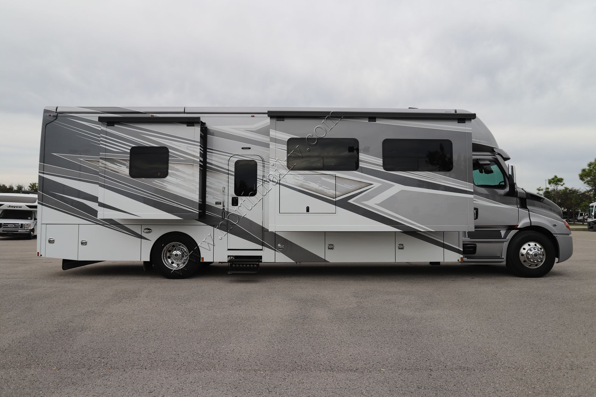 New 2025 Renegade Rv Explorer 40ERB Super C  For Sale