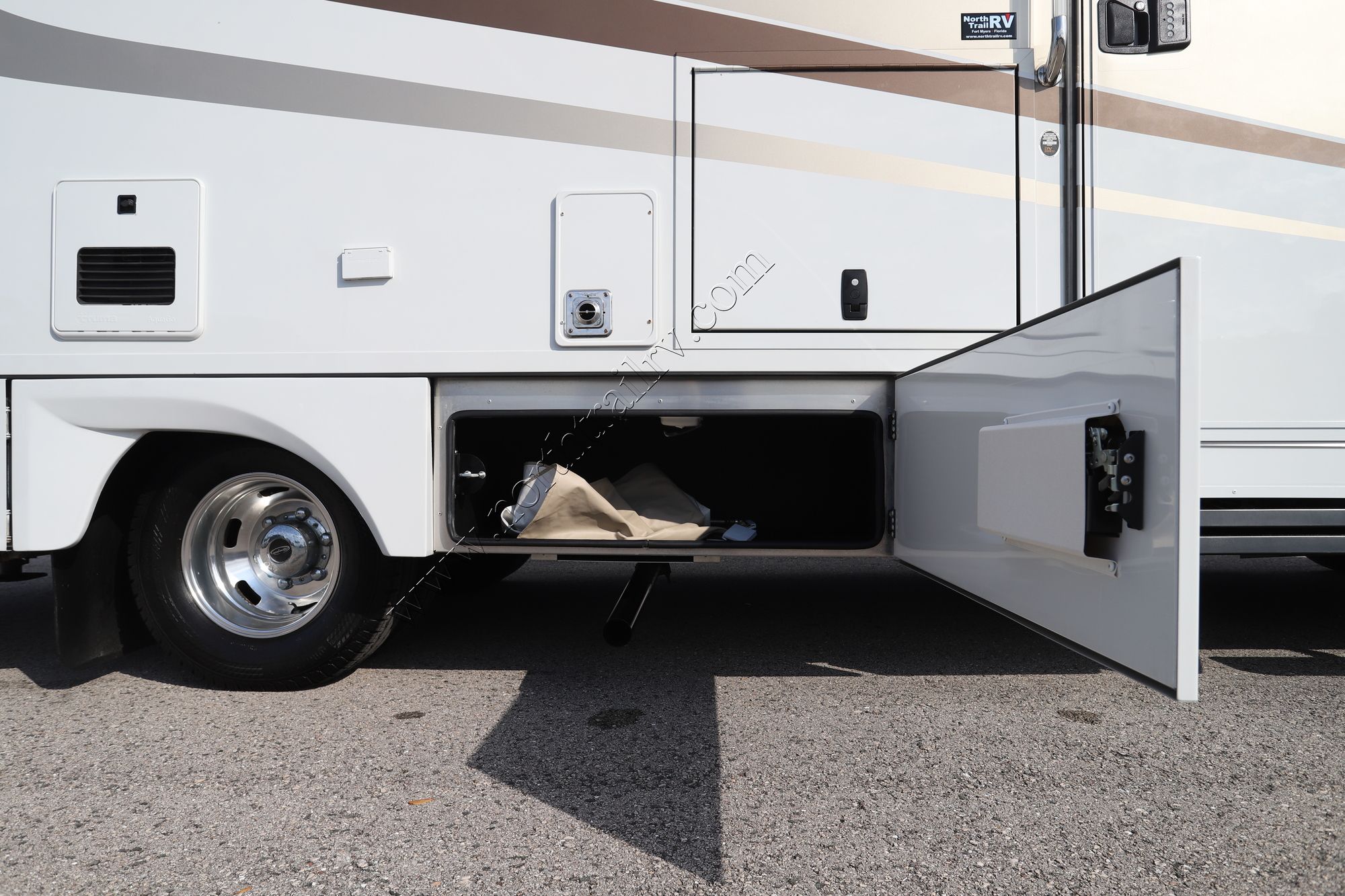 Used 2022 Renegade Rv Vienna 25FWC Class C  For Sale