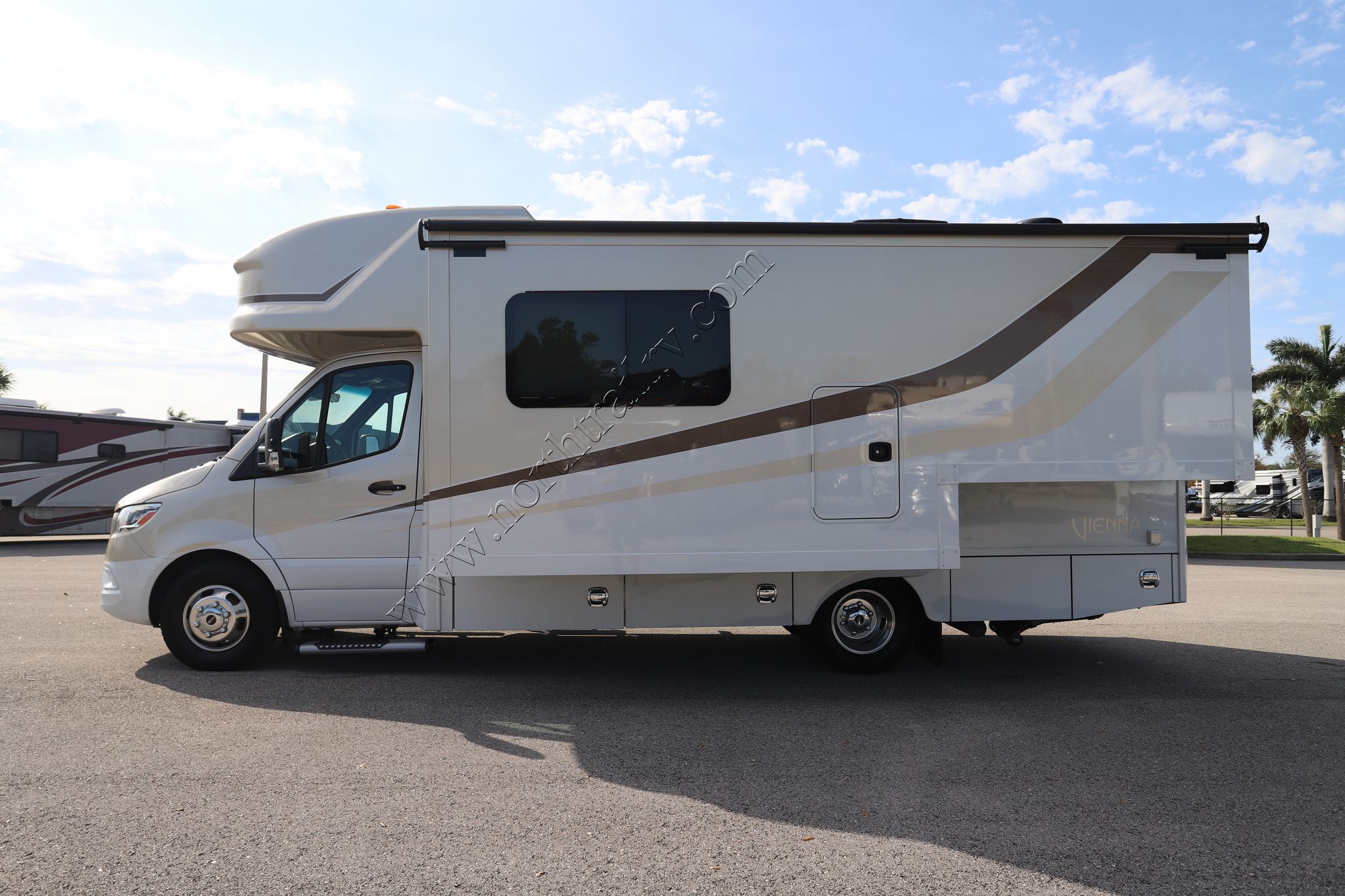 Used 2022 Renegade Rv Vienna 25FWC Class C  For Sale