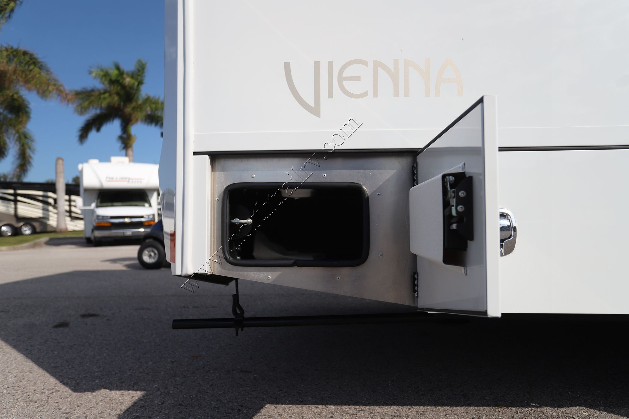 Used 2022 Renegade Rv Vienna 25FWC Class C  For Sale