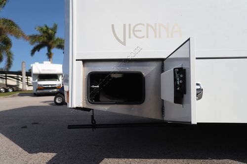 2022 Renegade Rv Vienna 25FWC