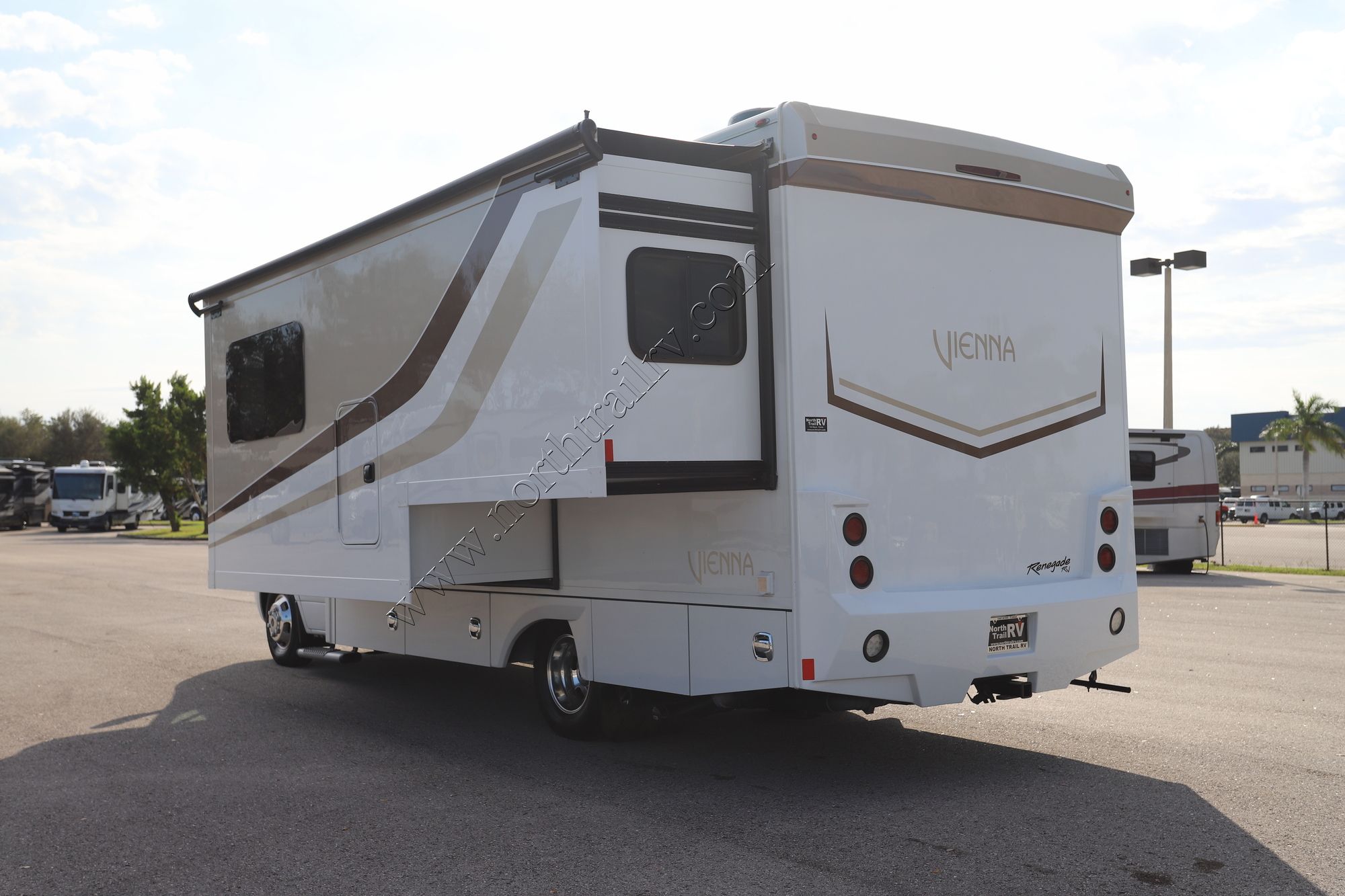 Used 2022 Renegade Rv Vienna 25FWC Class C  For Sale