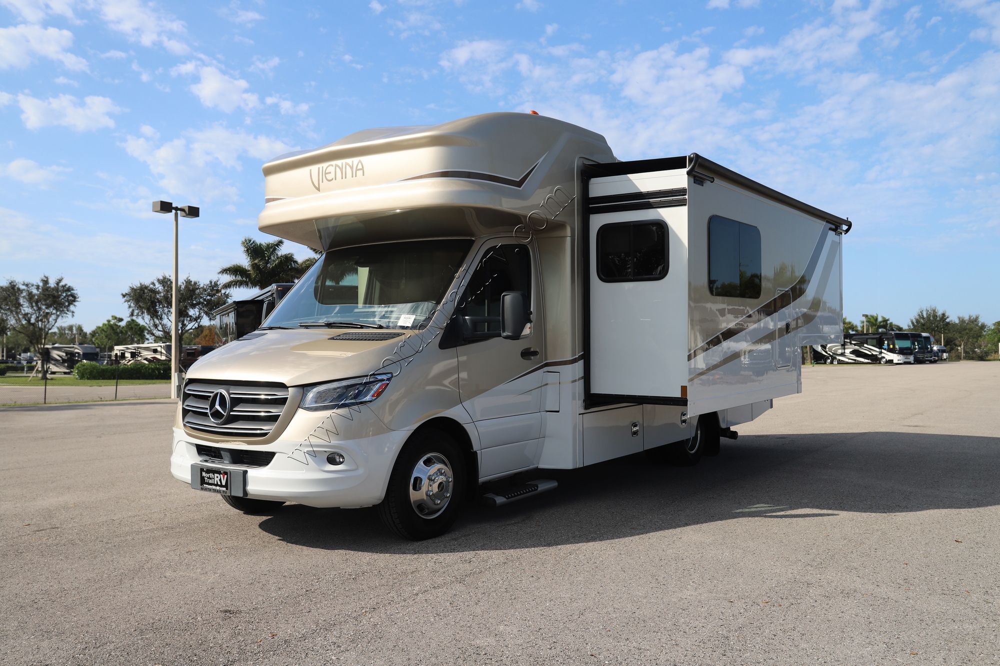 Used 2022 Renegade Rv Vienna 25FWC Class C  For Sale