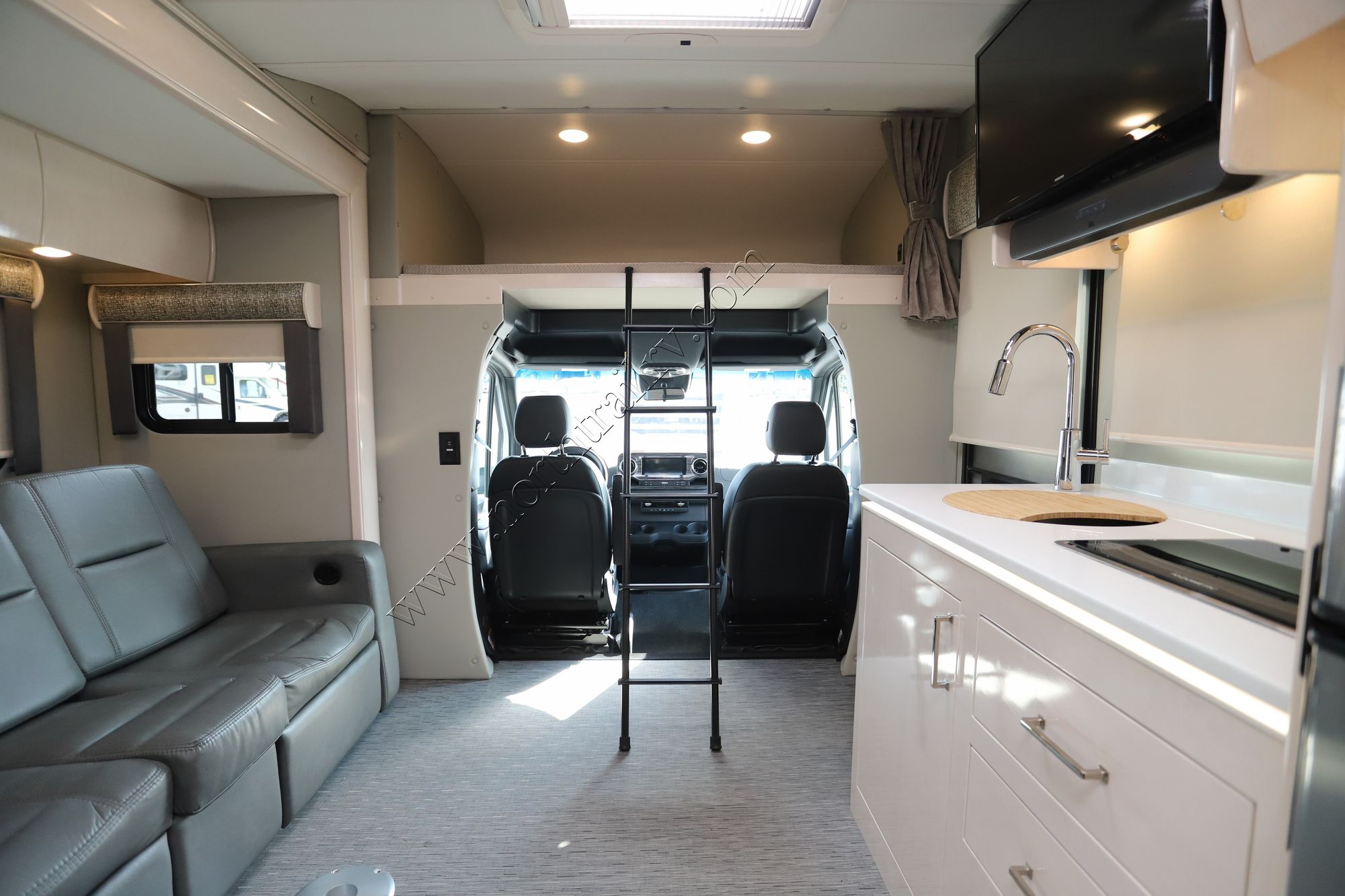 Used 2022 Renegade Rv Vienna 25FWC Class C  For Sale