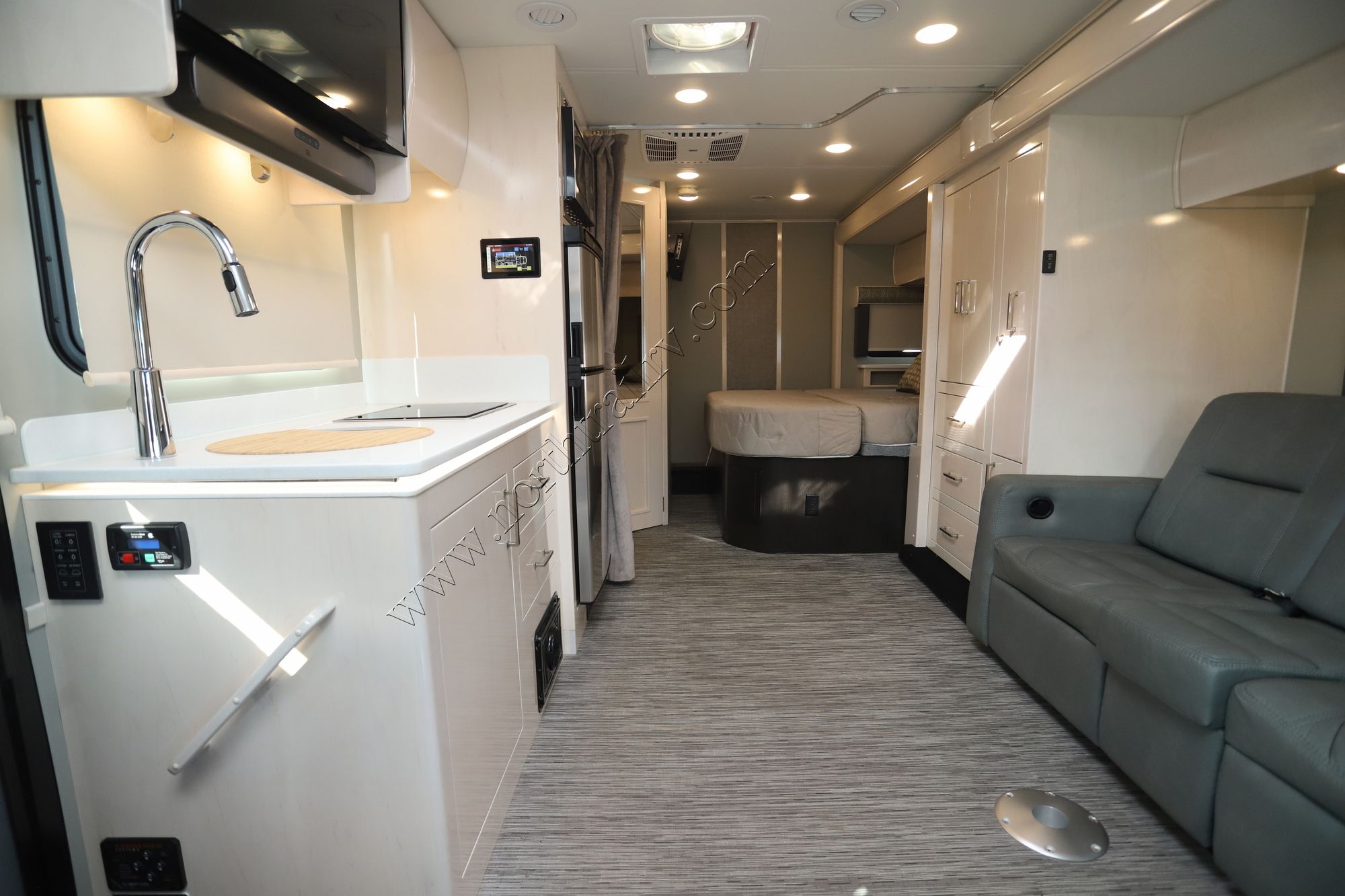 Used 2022 Renegade Rv Vienna 25FWC Class C  For Sale