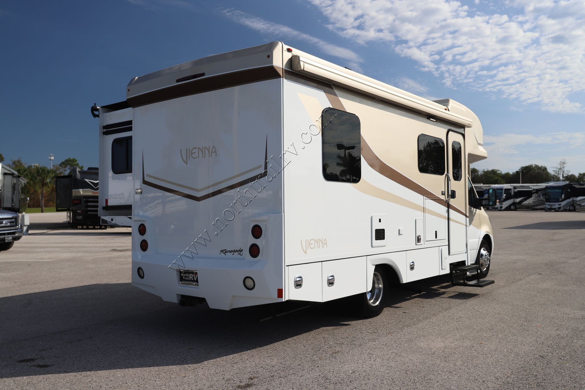 Used 2022 Renegade Rv Vienna 25FWC Class C  For Sale