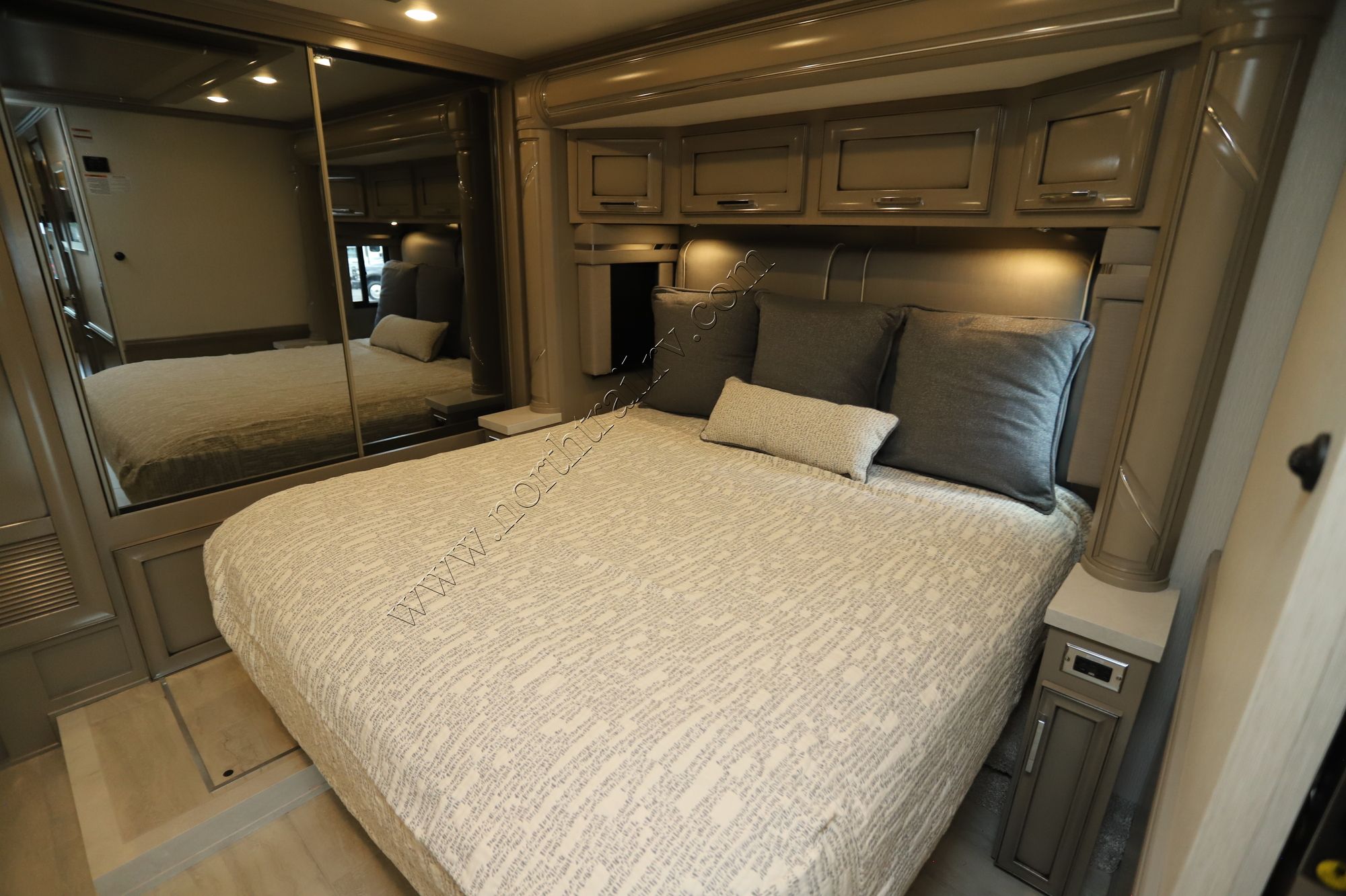 New 2025 Newmar Ventana 3512 Class A  For Sale